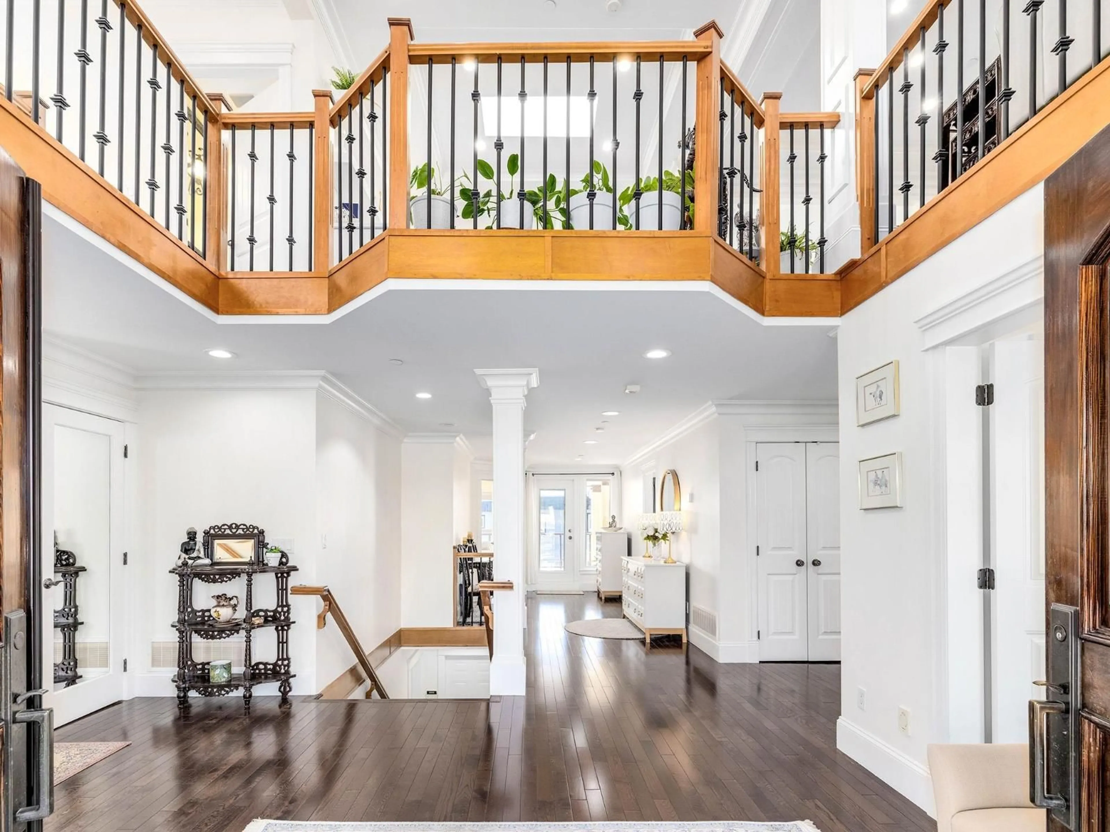 Indoor entryway for 15354 ROYAL AVENUE, White Rock British Columbia V4B1M8
