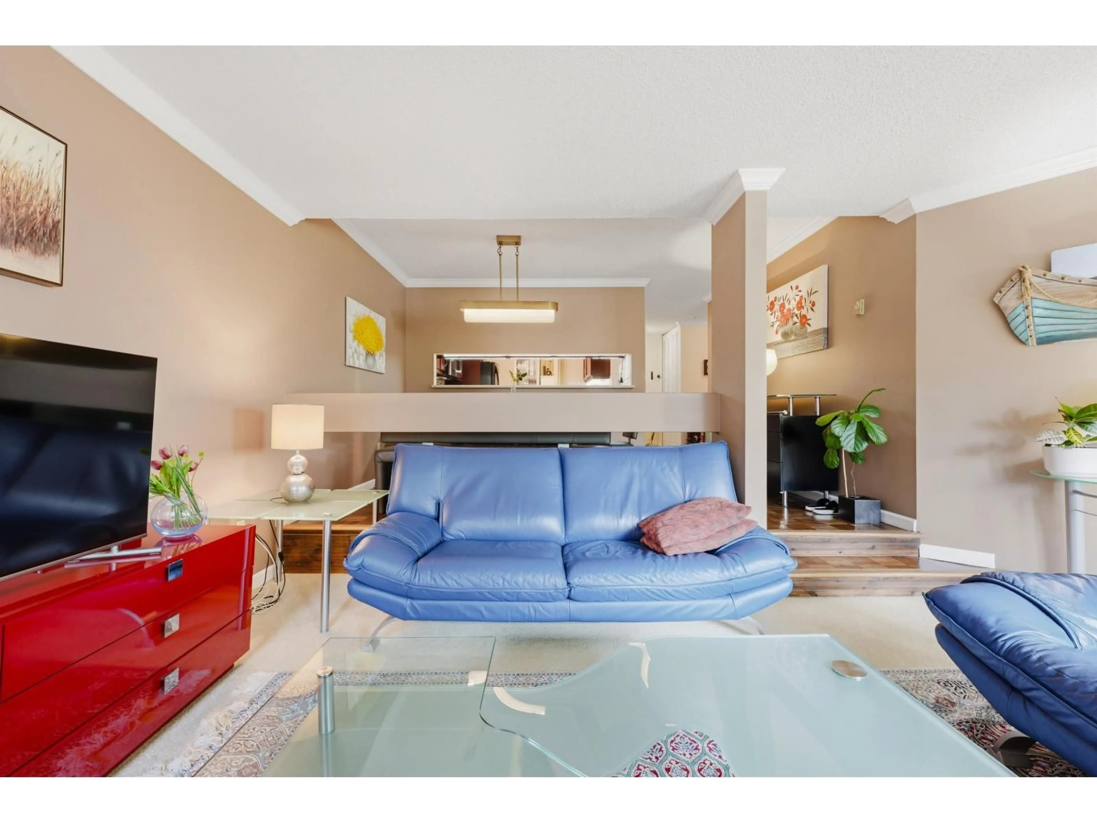 Living room with furniture, unknown for 211 - 15282 19TH AVENUE, Surrey British Columbia V4A1X6