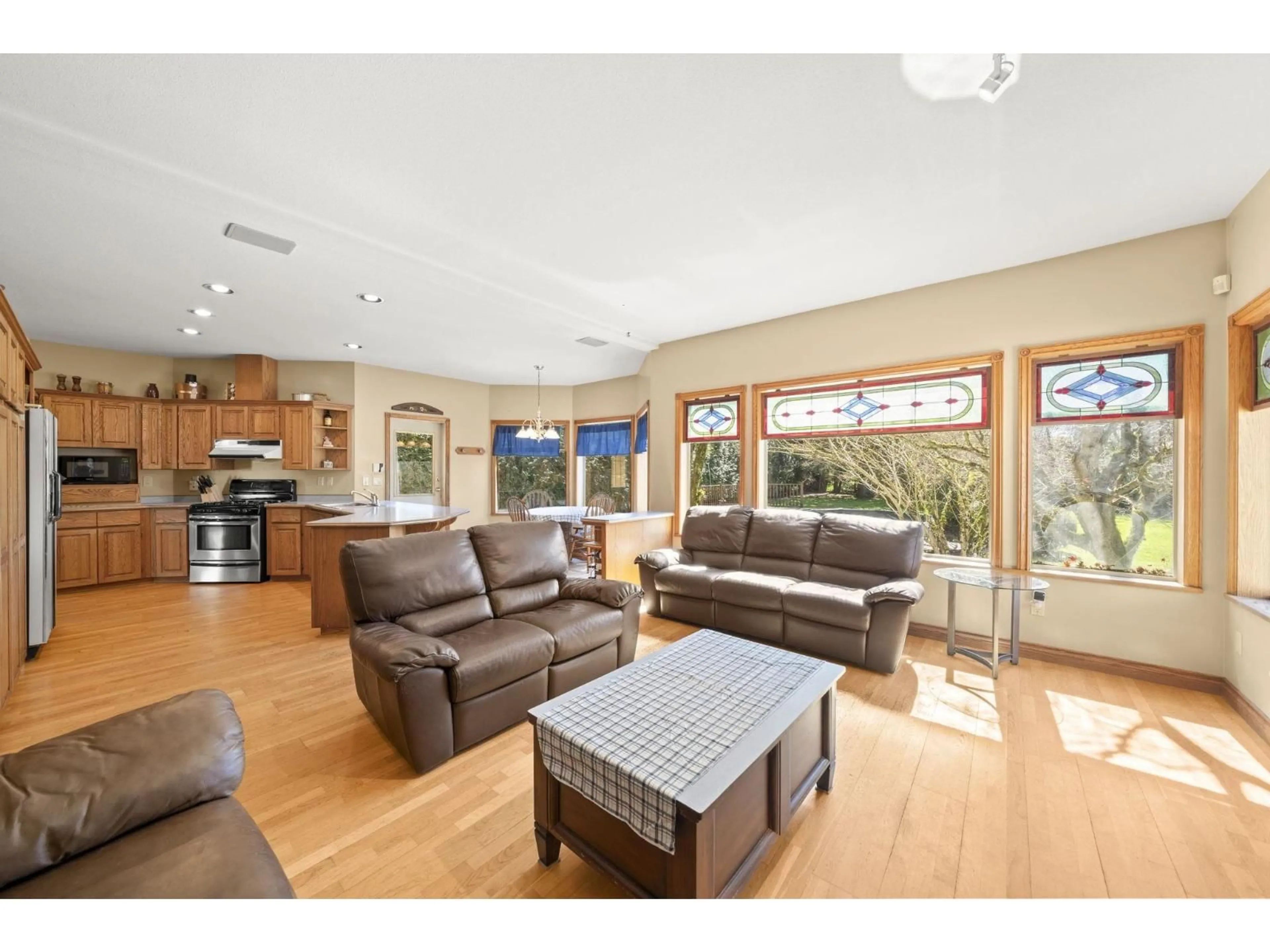 Living room with furniture, unknown for 17968 68 AVENUE, Surrey British Columbia V3S8C3