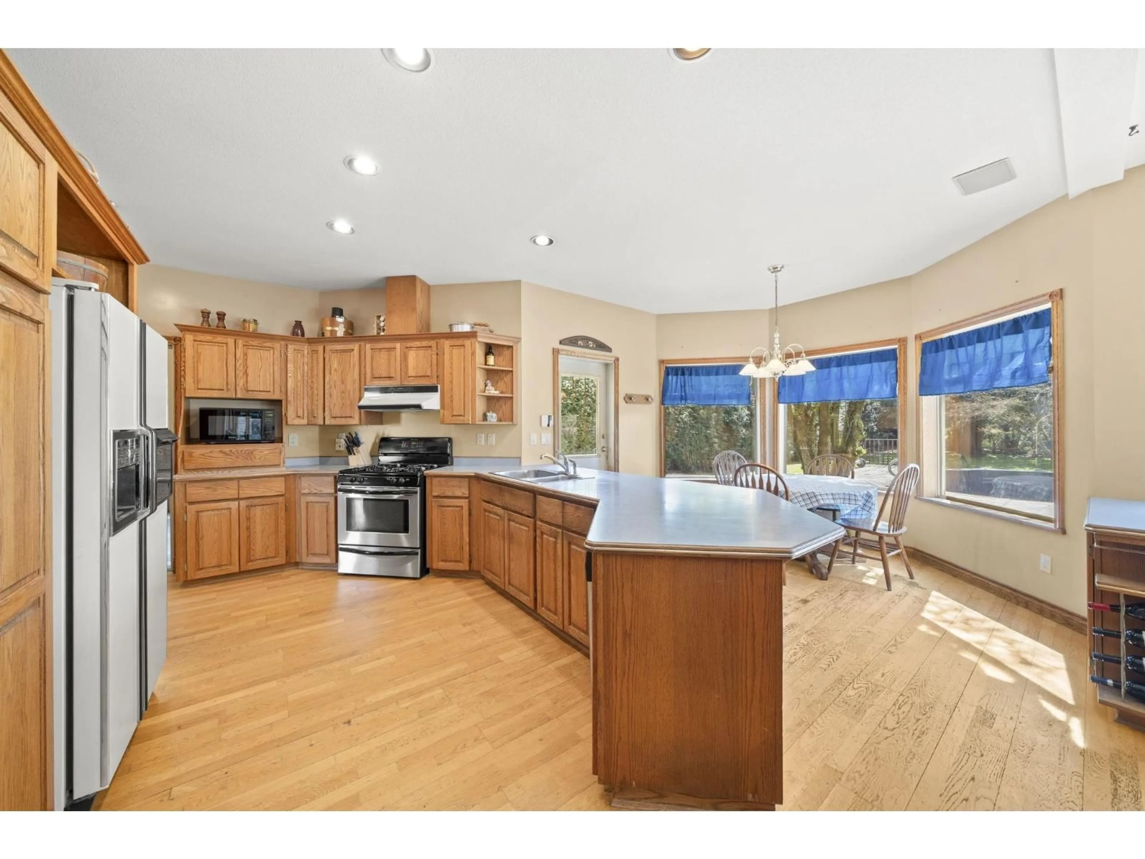 Open concept kitchen, unknown for 17968 68 AVENUE, Surrey British Columbia V3S8C3