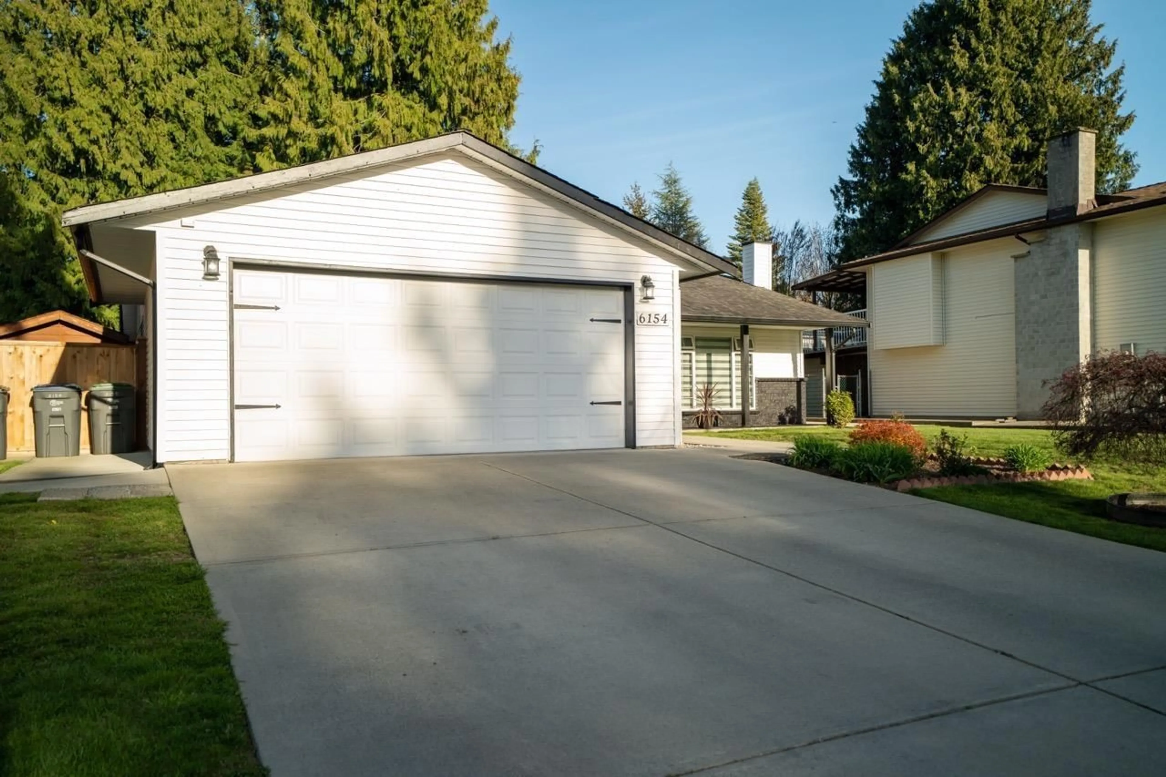 Indoor garage for 6154 130B STREET, Surrey British Columbia V3X2G9