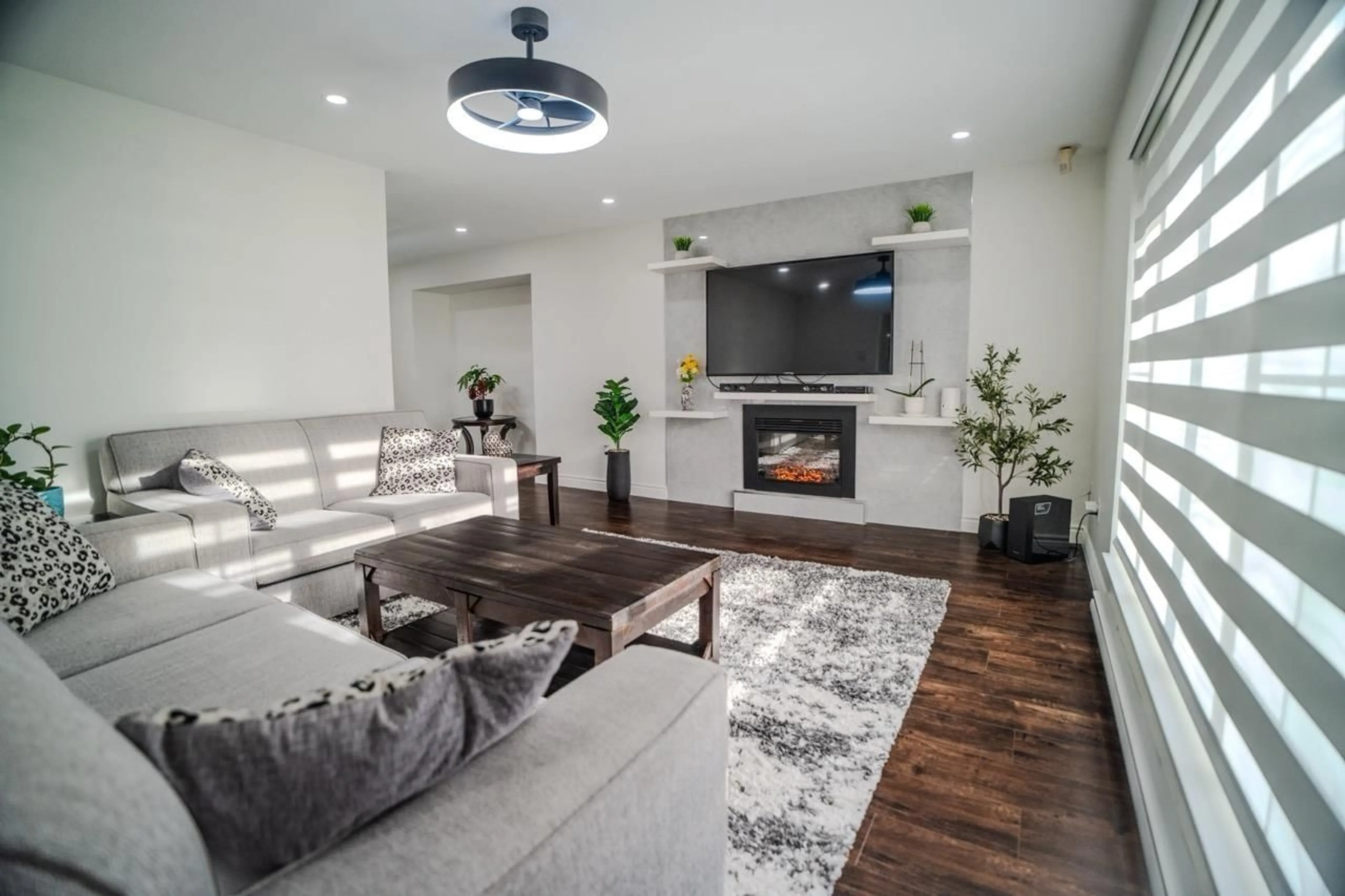 Living room with furniture, wood/laminate floor for 6154 130B STREET, Surrey British Columbia V3X2G9