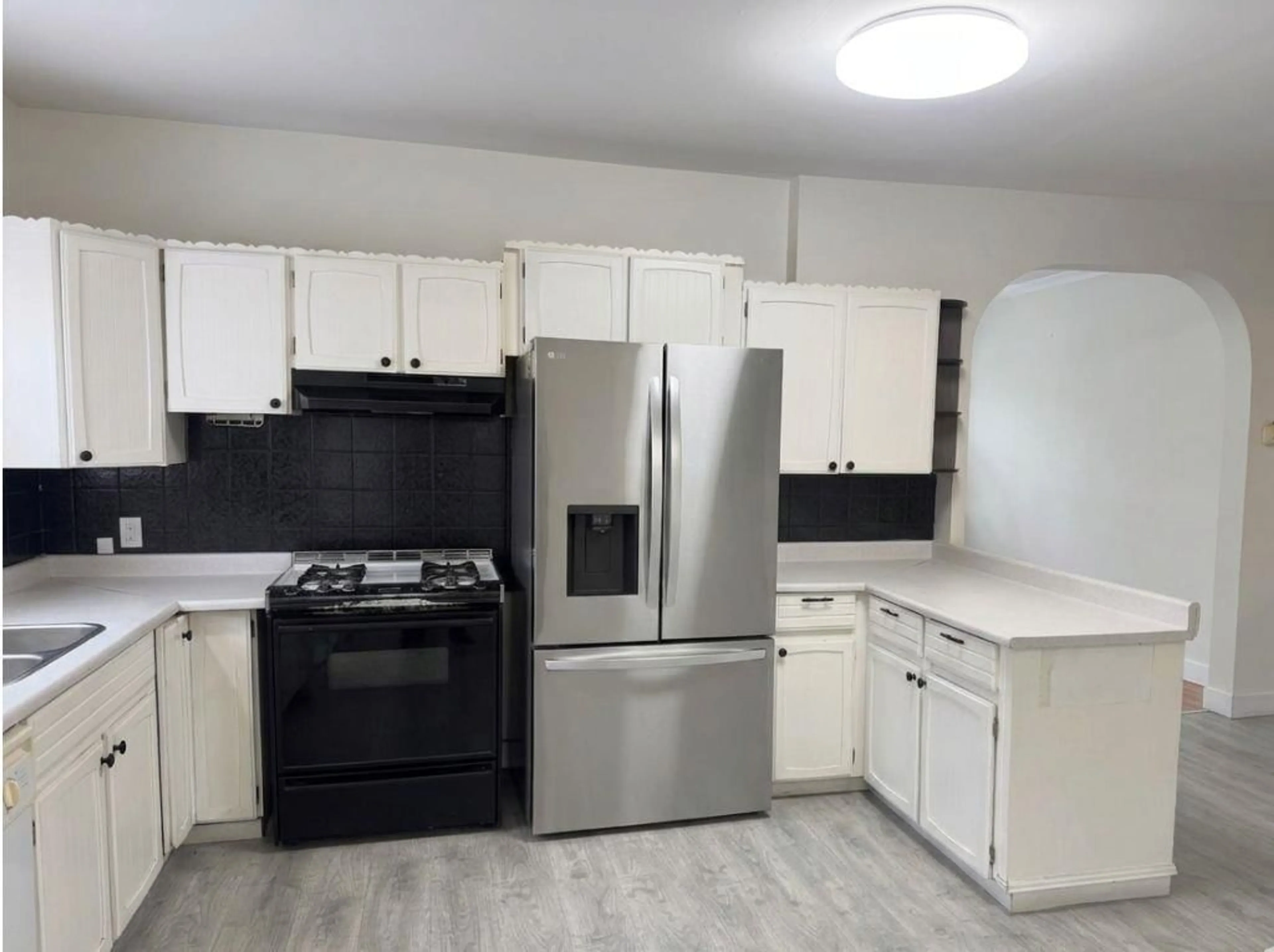 Standard kitchen, unknown for 11332 124 STREET, Surrey British Columbia V3V4V4