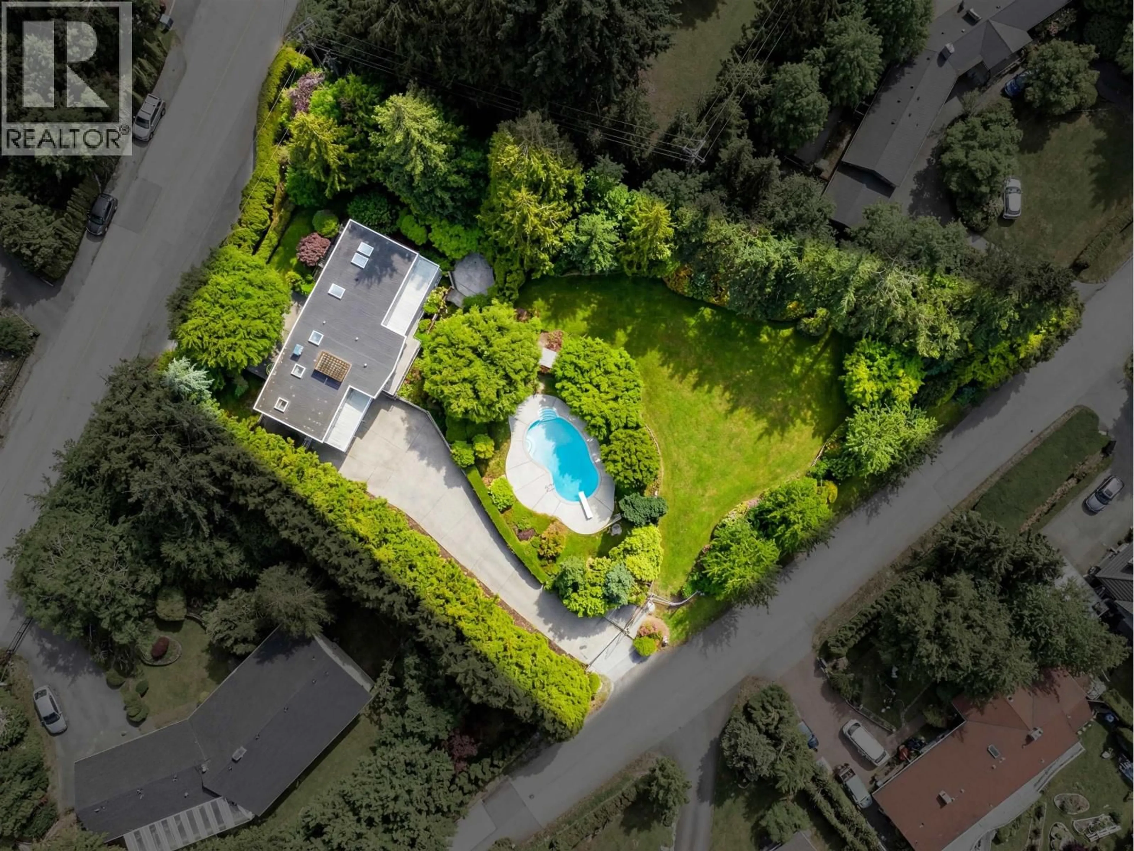 A pic from outside/outdoor area/front of a property/back of a property/a pic from drone, street for 680 ST. ANDREWS ROAD, West Vancouver British Columbia V7S1V6