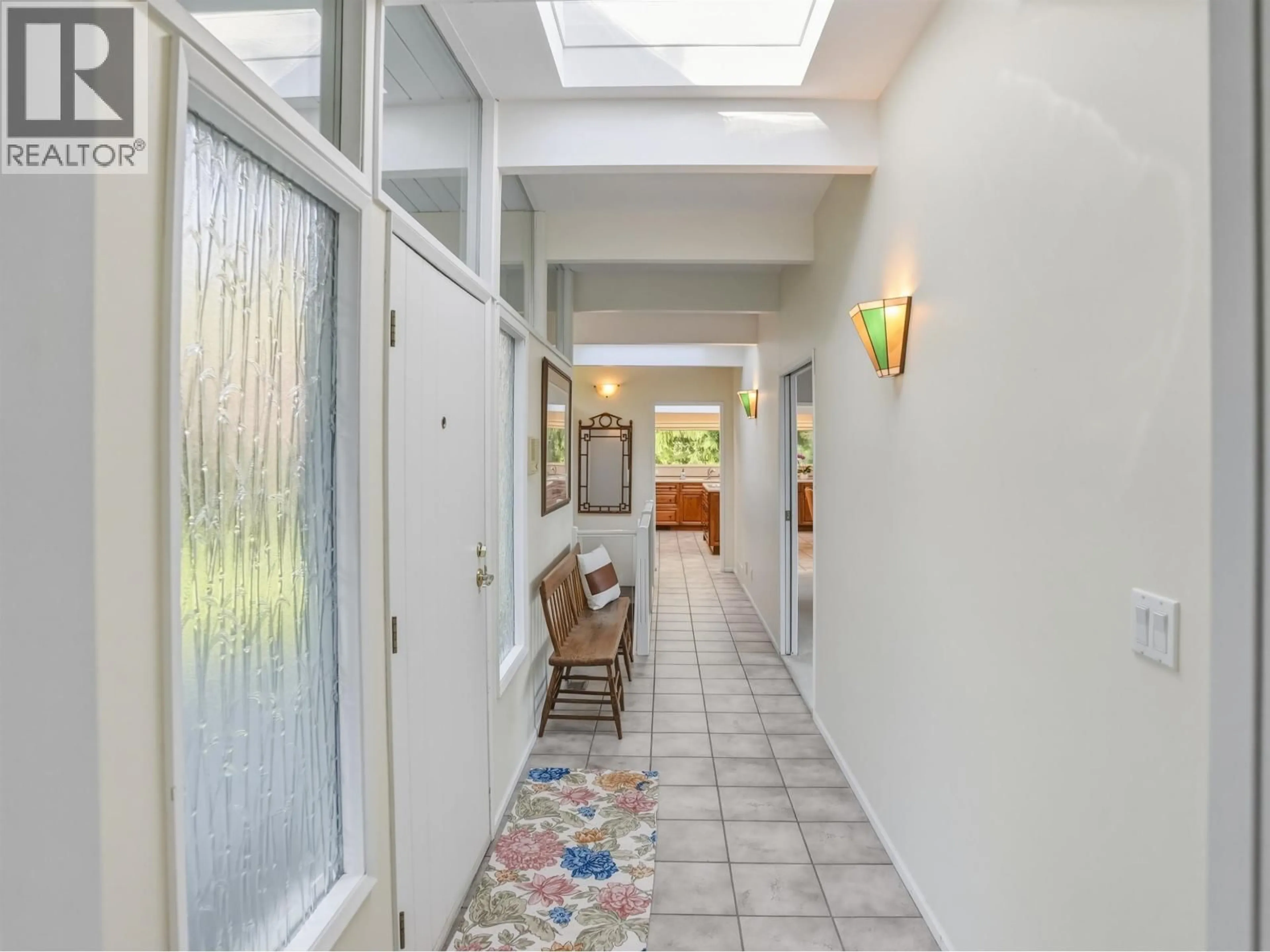 Indoor foyer for 680 ST. ANDREWS ROAD, West Vancouver British Columbia V7S1V6