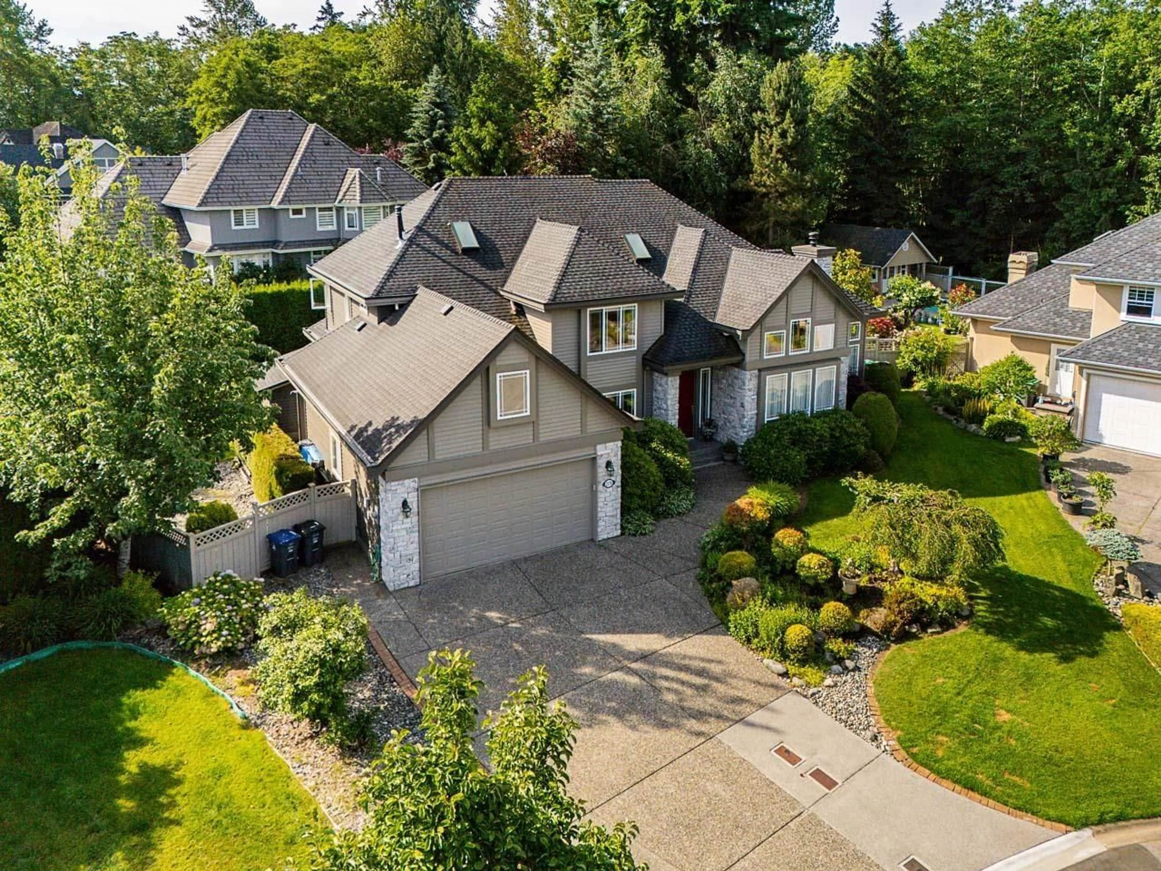 A pic from outside/outdoor area/front of a property/back of a property/a pic from drone, street for 2278 137 STREET, Surrey British Columbia V4A9V1