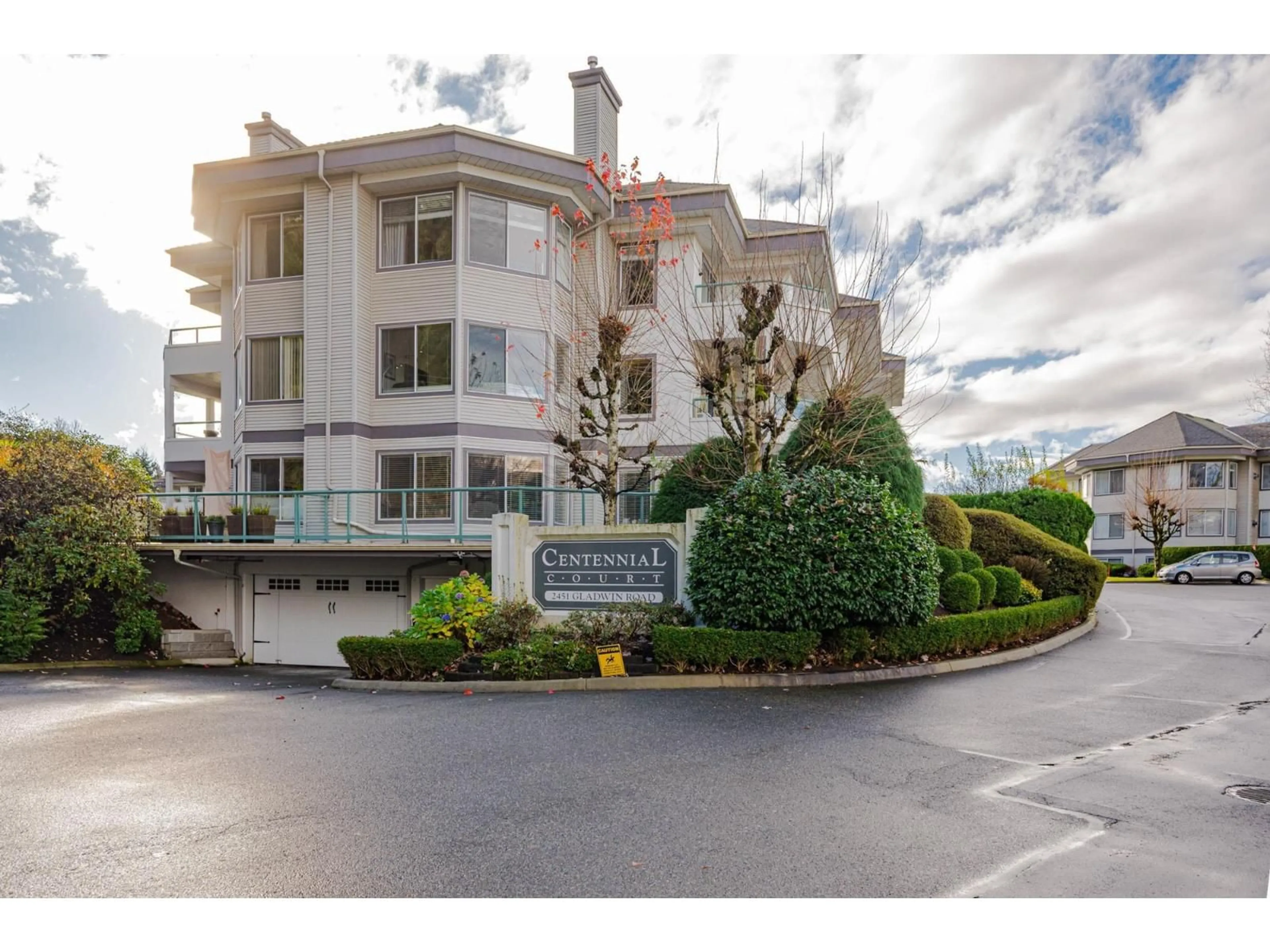 A pic from outside/outdoor area/front of a property/back of a property/a pic from drone, unknown for 238 - 2451 GLADWIN ROAD, Abbotsford British Columbia V2T3N8