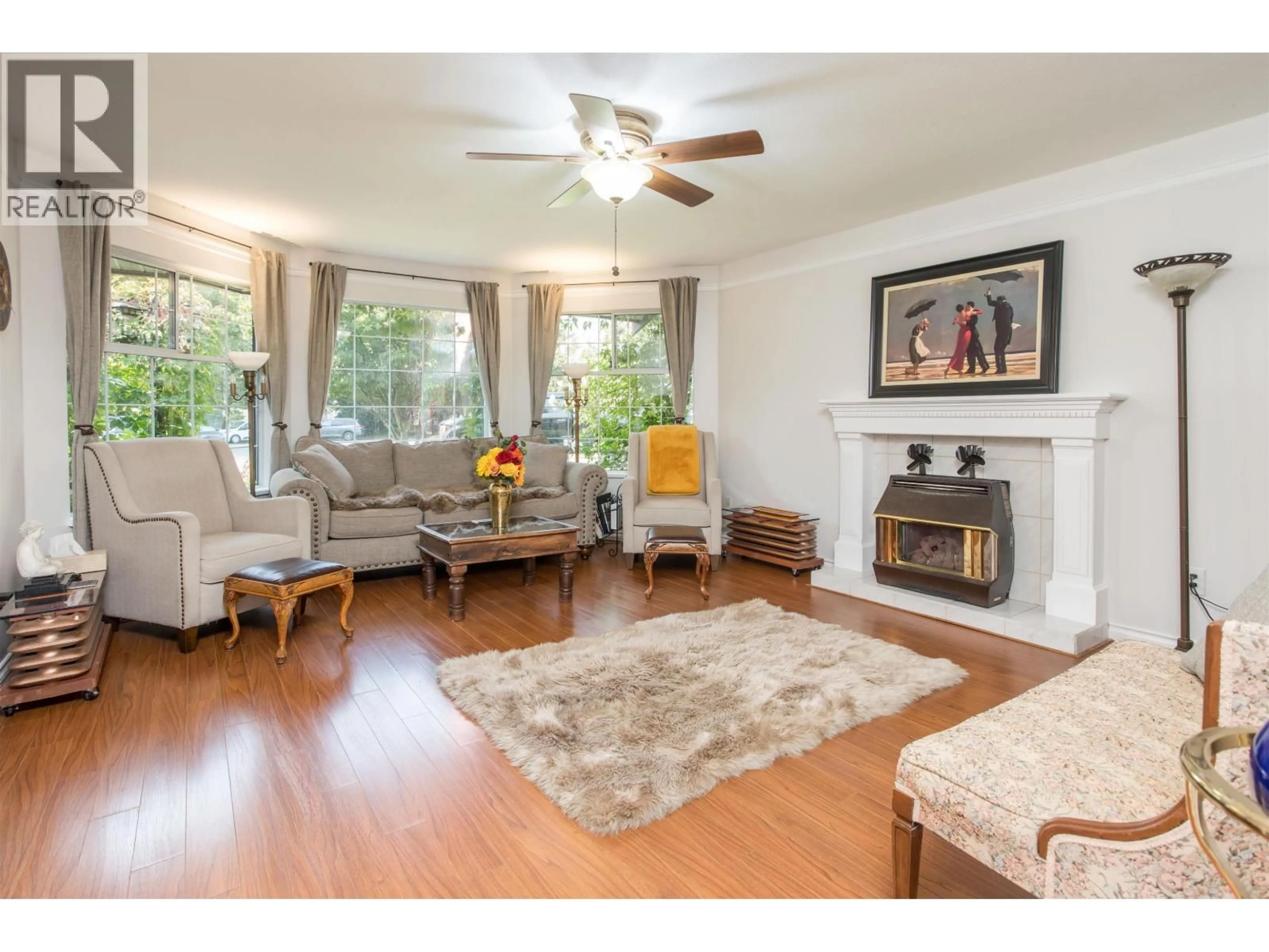 Living room with furniture, wood/laminate floor for 12388 NIKOLA STREET, Pitt Meadows British Columbia V3Y2K8