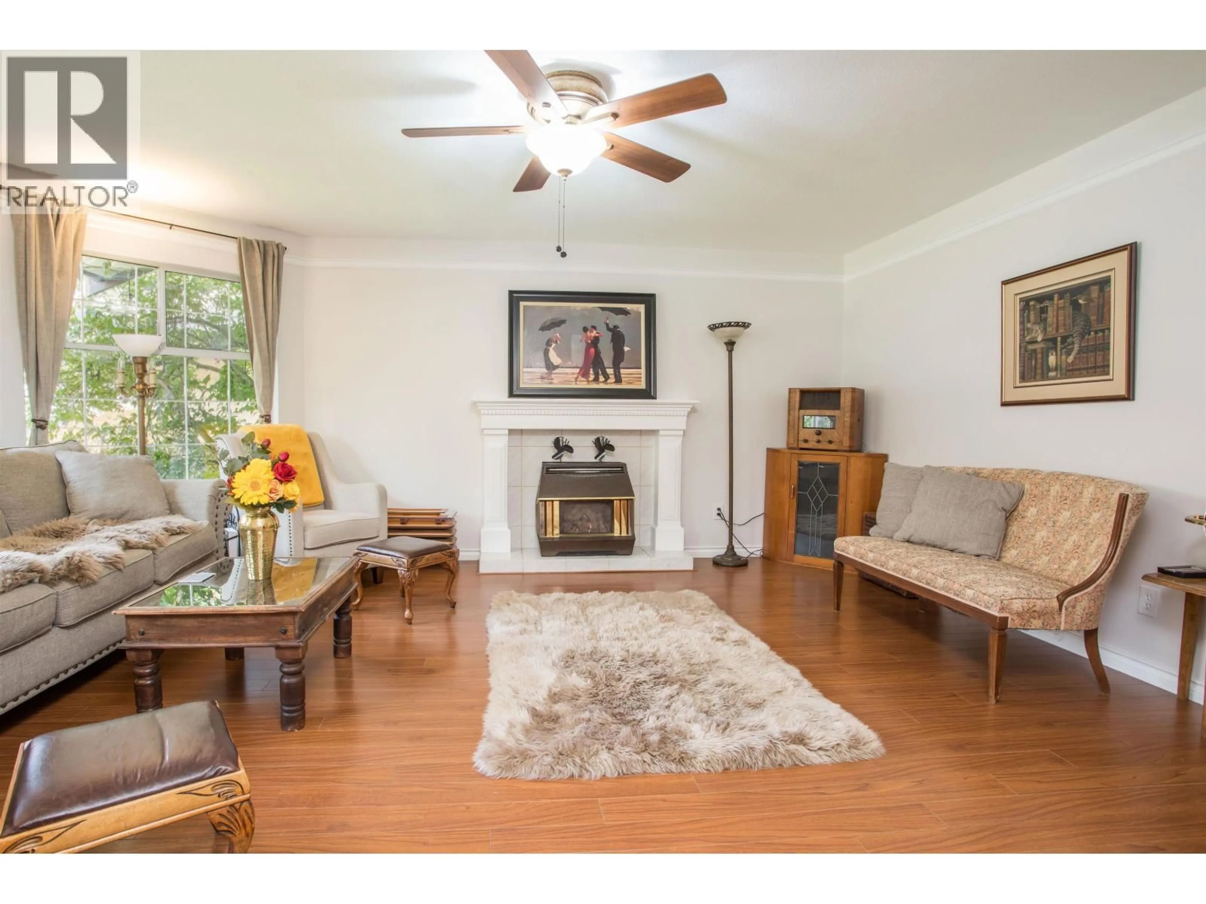 Living room with furniture, wood/laminate floor for 12388 NIKOLA STREET, Pitt Meadows British Columbia V3Y2K8
