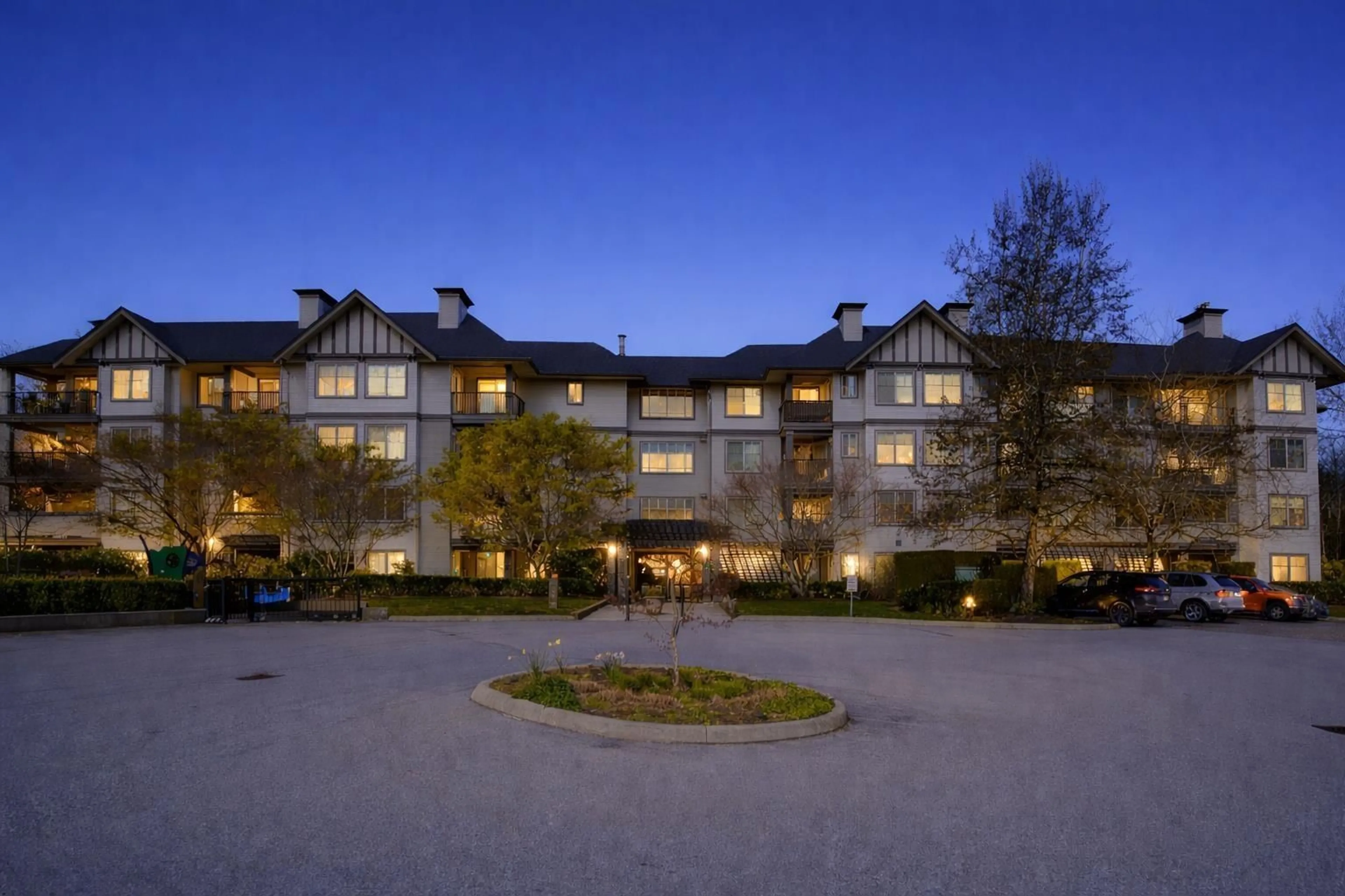 Patio, building for 332 - 27358 32 AVENUE, Langley British Columbia V4W3M5