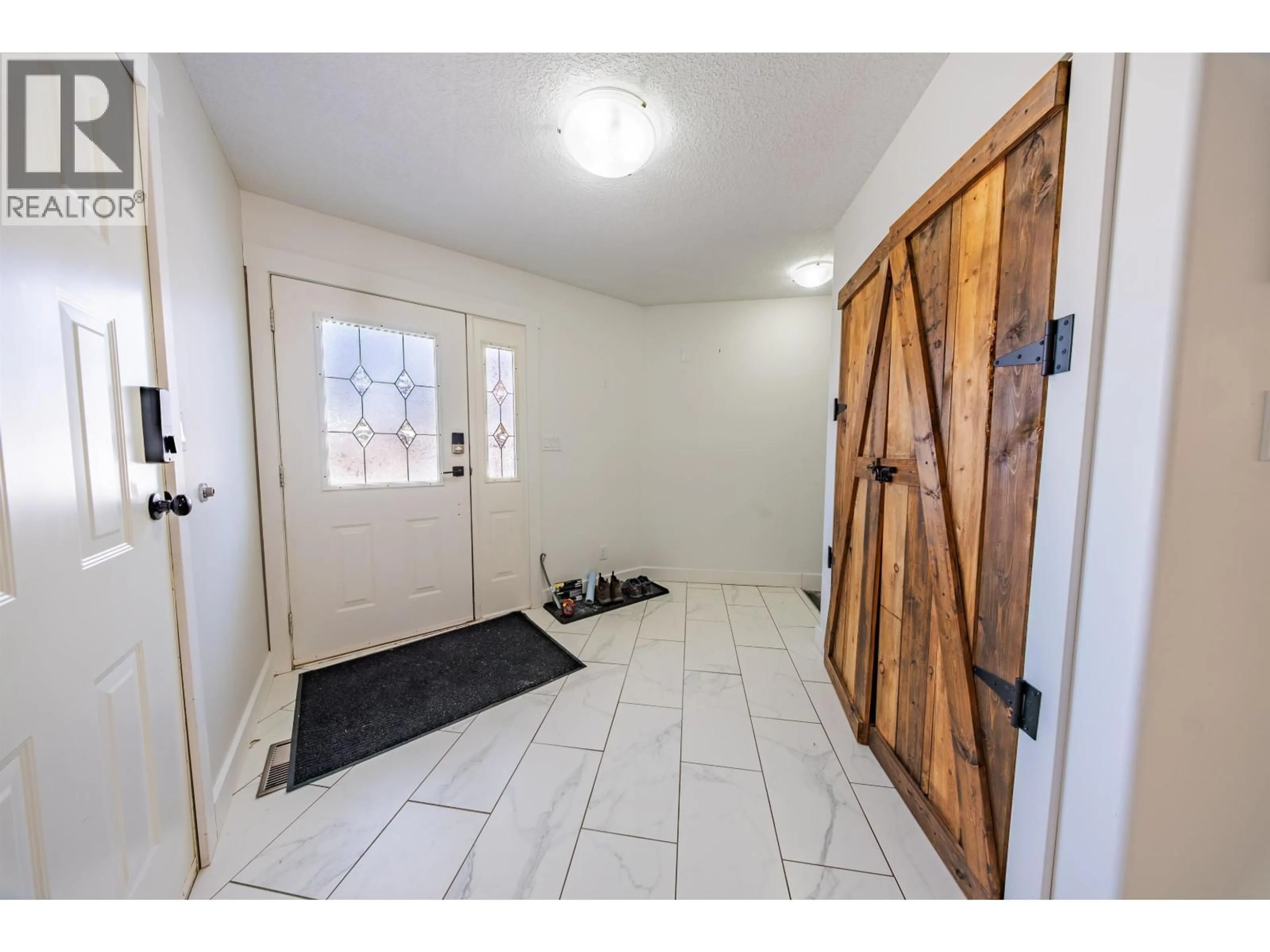Indoor entryway for 9917 115 AVENUE, Fort St. John British Columbia V1J6R8