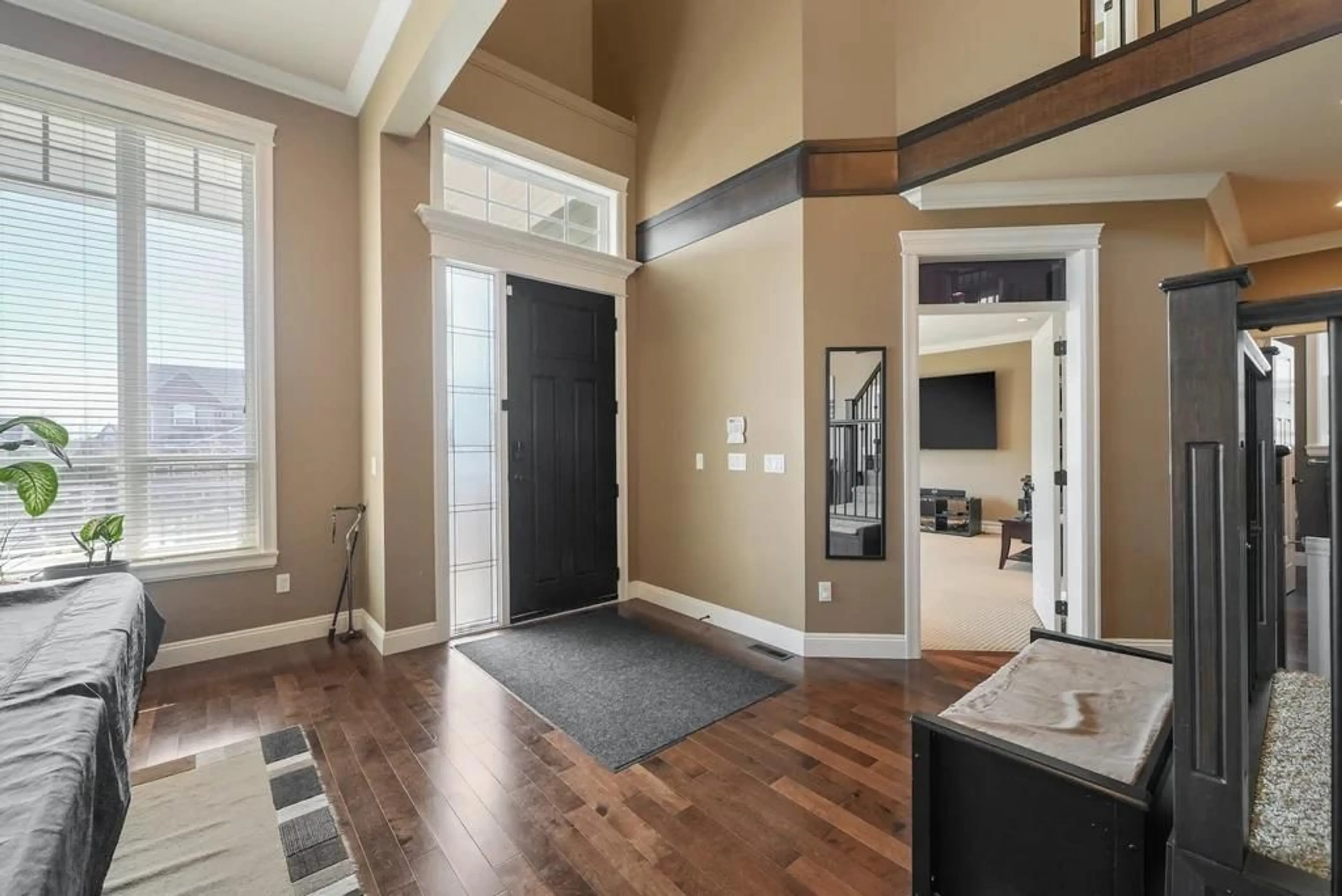 Indoor entryway for 18927 54A AVENUE, Surrey British Columbia V3S6R4