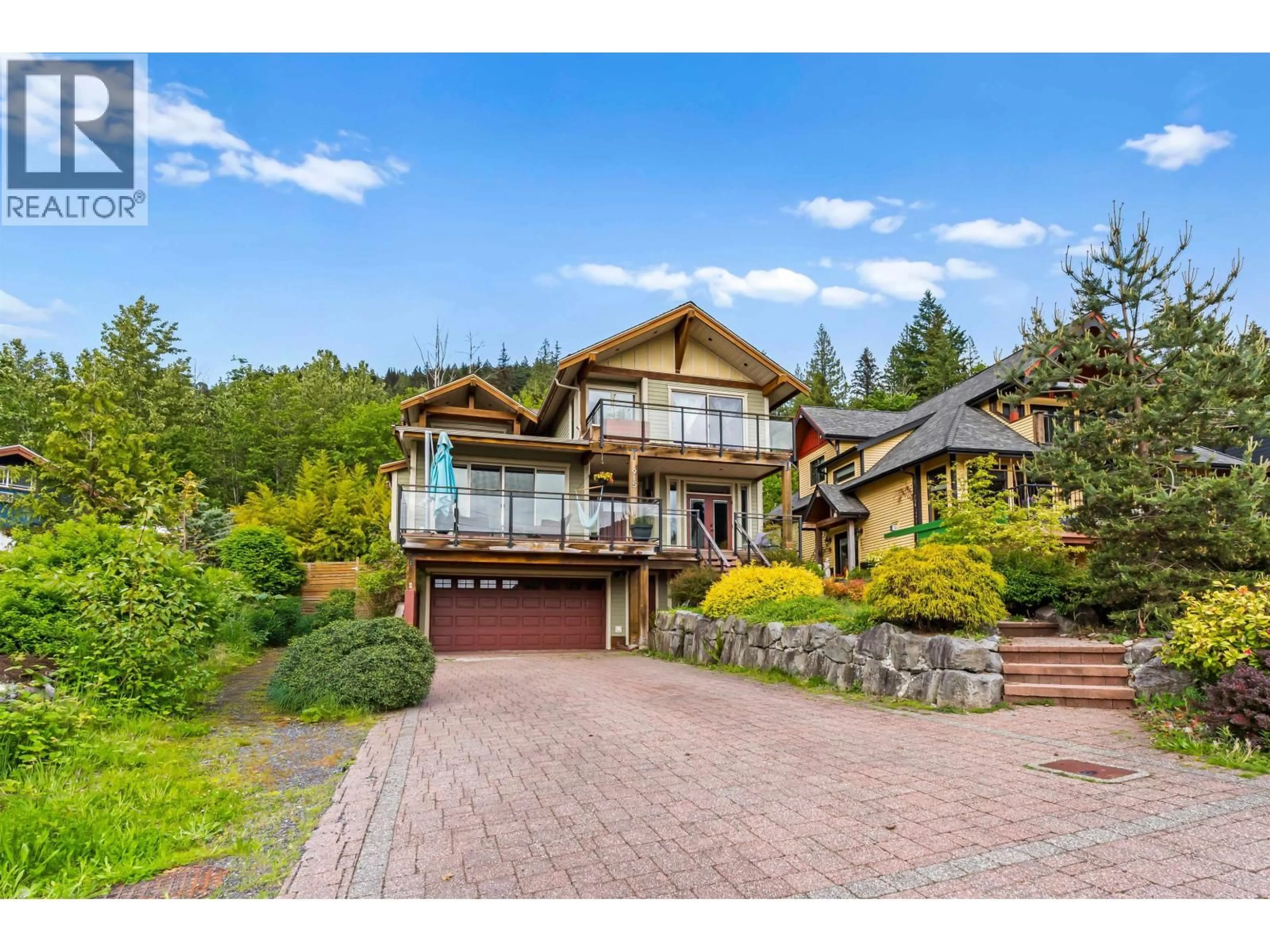 A pic from outside/outdoor area/front of a property/back of a property/a pic from drone, water/lake/river/ocean view for 915 THISTLE PLACE, Britannia Beach British Columbia V0N1J0