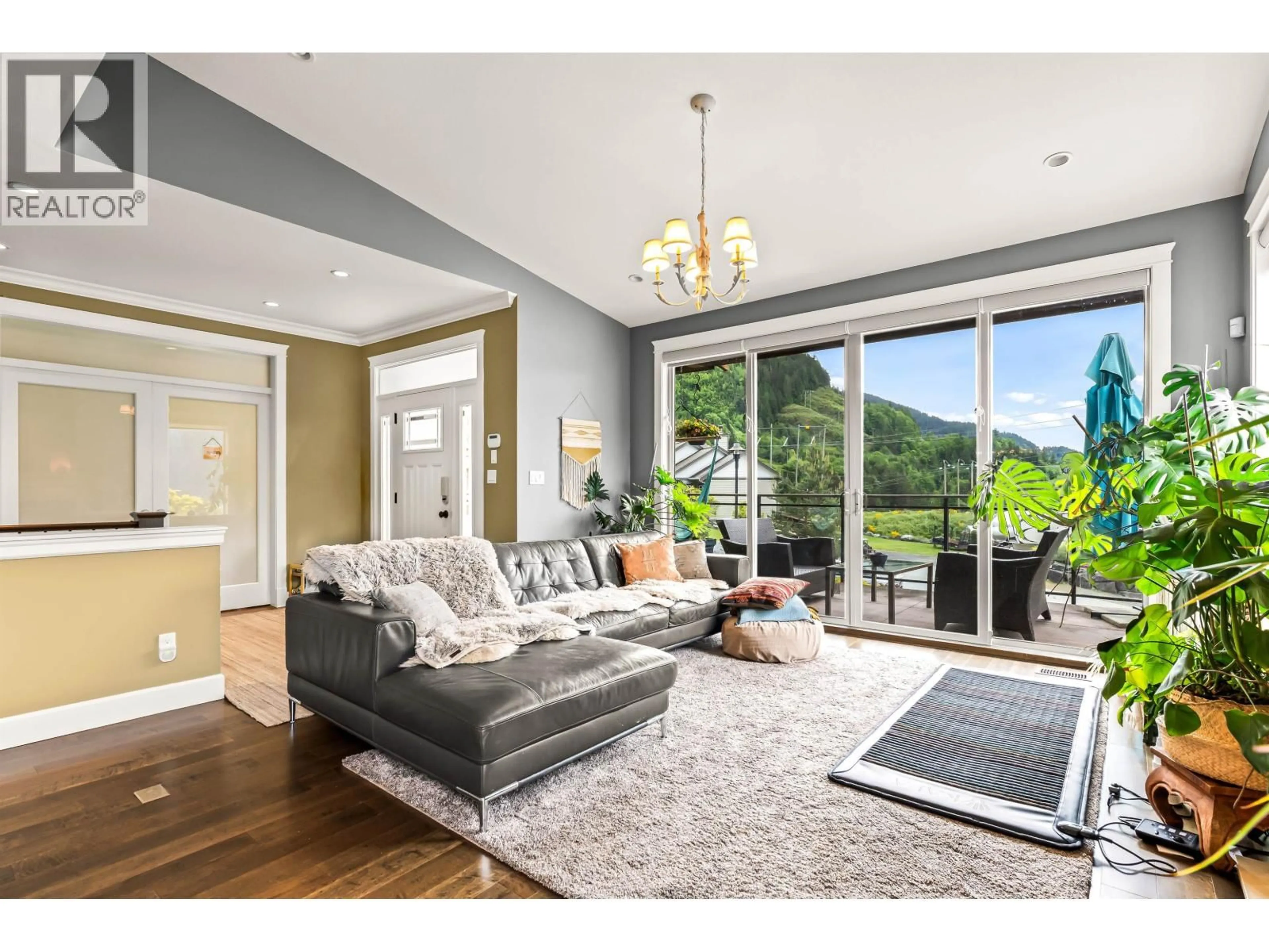 Living room with furniture, unknown for 915 THISTLE PLACE, Britannia Beach British Columbia V0N1J0