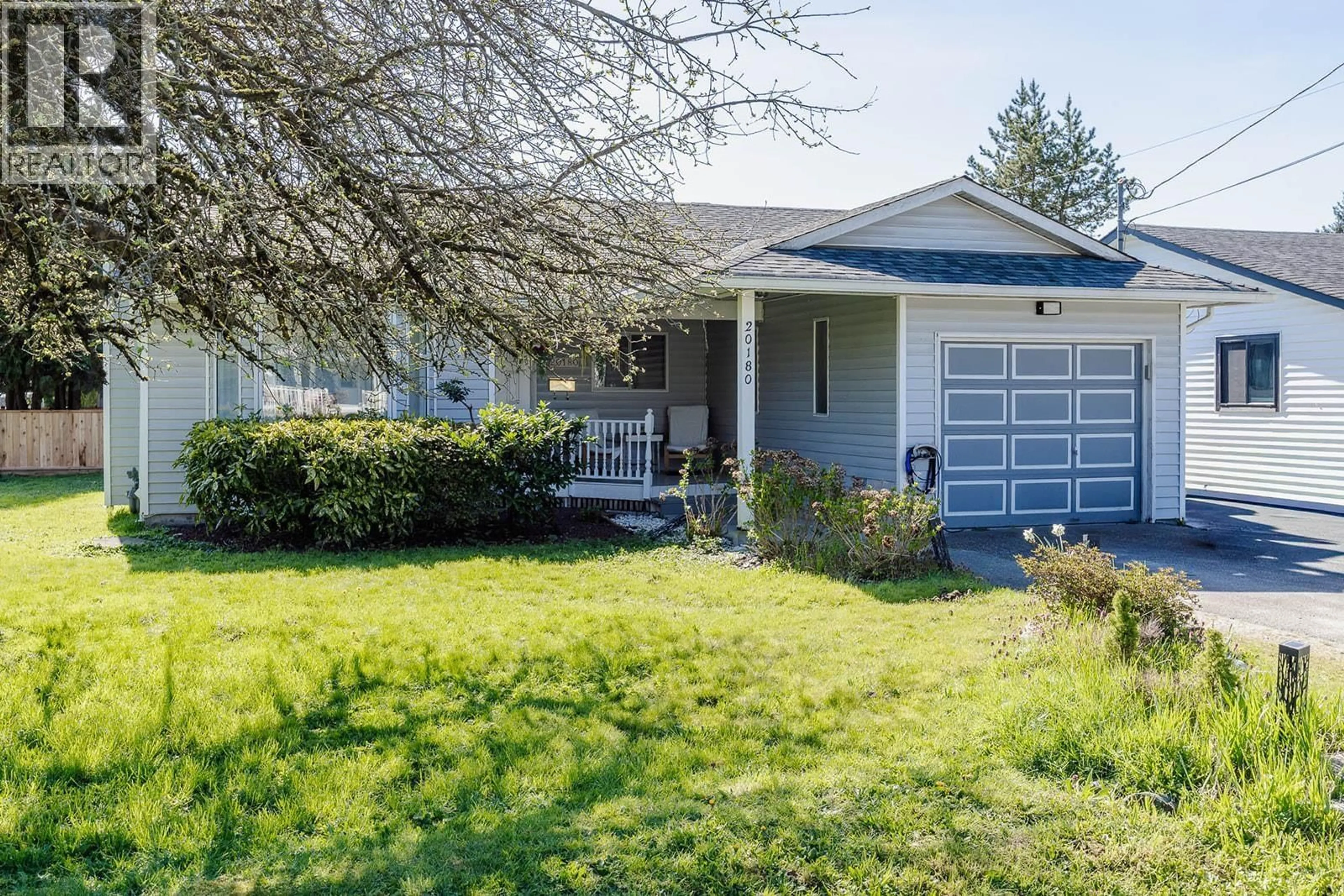 Home with vinyl exterior material, street for 20180 WANSTEAD STREET, Maple Ridge British Columbia V2X1H8