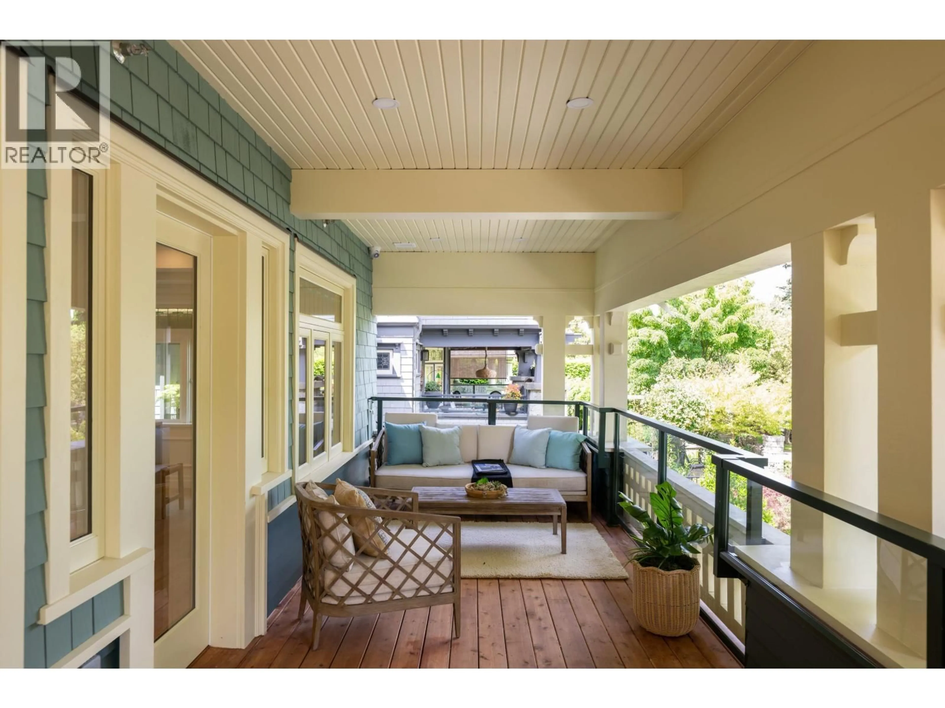 Patio, street for 2014 15TH AVENUE, Vancouver British Columbia V6J2L5