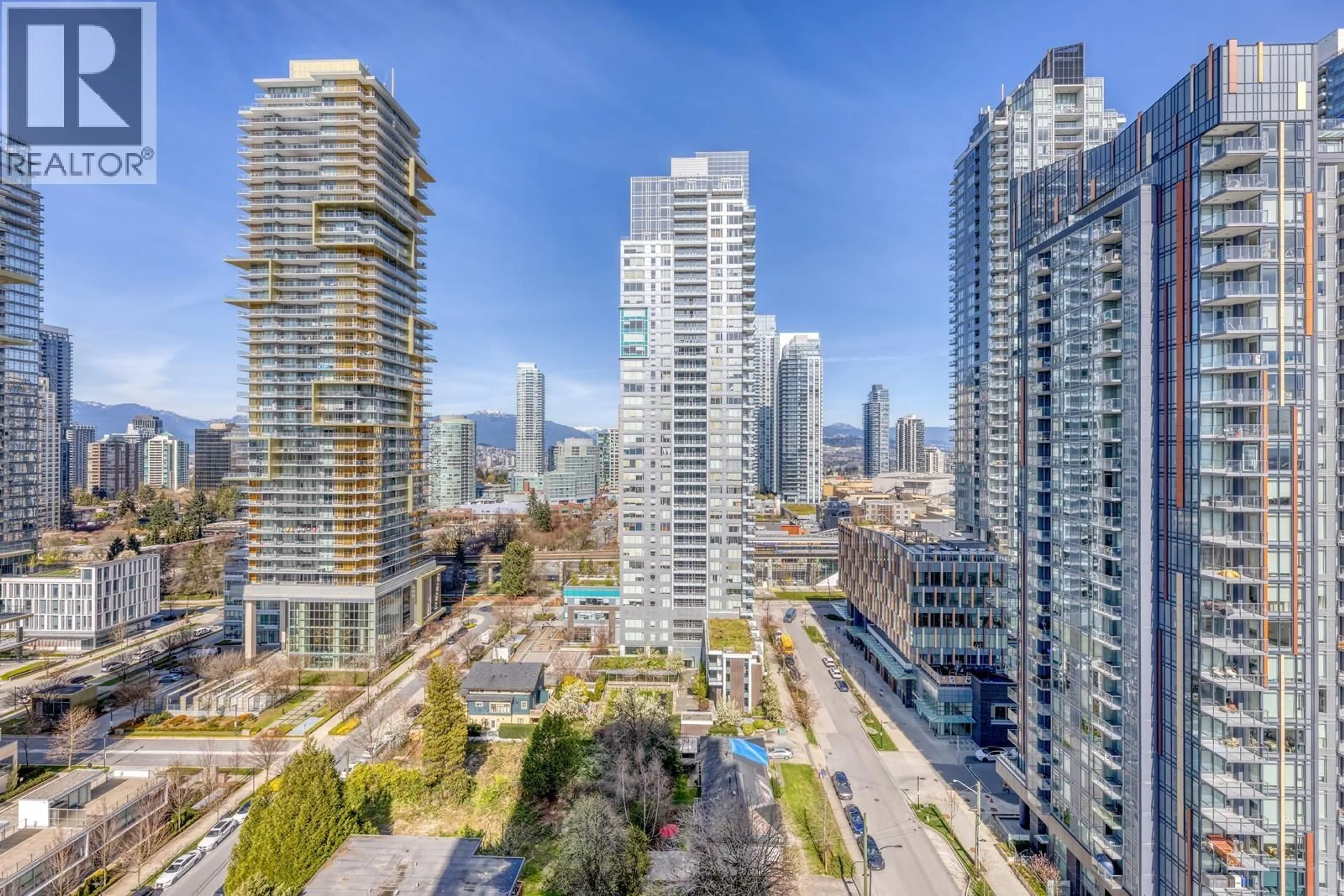 A pic from outside/outdoor area/front of a property/back of a property/a pic from drone, city buildings view from balcony for 1801 - 6463 SILVER AVENUE, Burnaby British Columbia V5H0K4