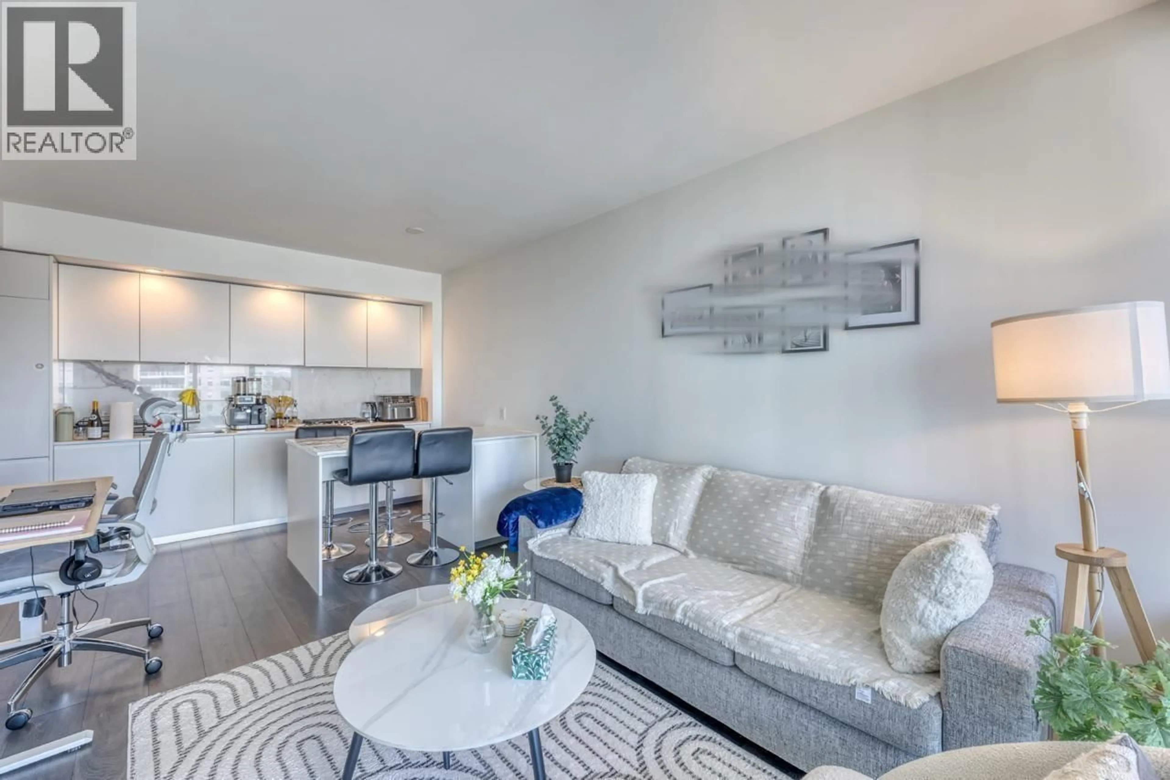 Living room with furniture, unknown for 1801 - 6463 SILVER AVENUE, Burnaby British Columbia V5H0K4