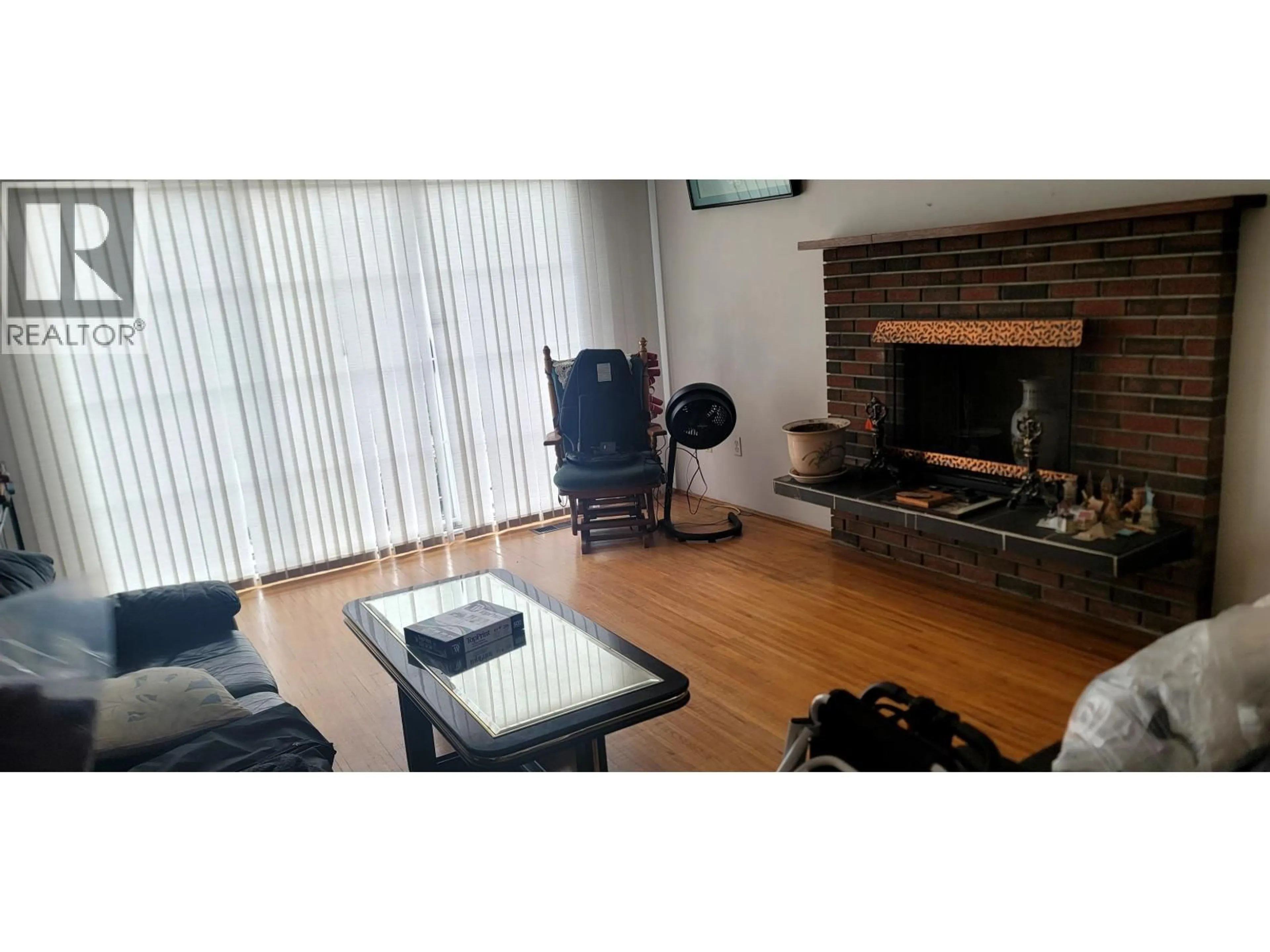 Living room with furniture, wood/laminate floor for 549 RENFREW STREET, Vancouver British Columbia V5K4B2