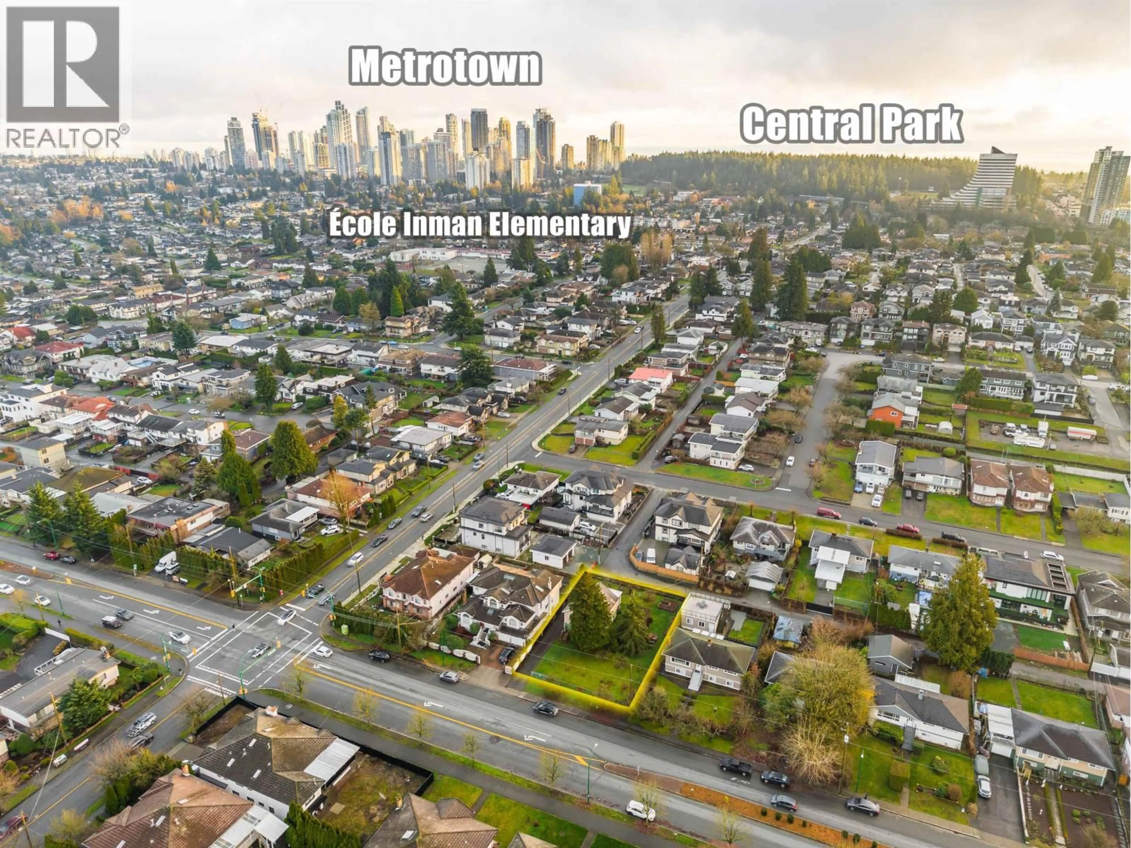 A pic from outside/outdoor area/front of a property/back of a property/a pic from drone, street for 3786 MOSCROP STREET, Burnaby British Columbia V5G2C8