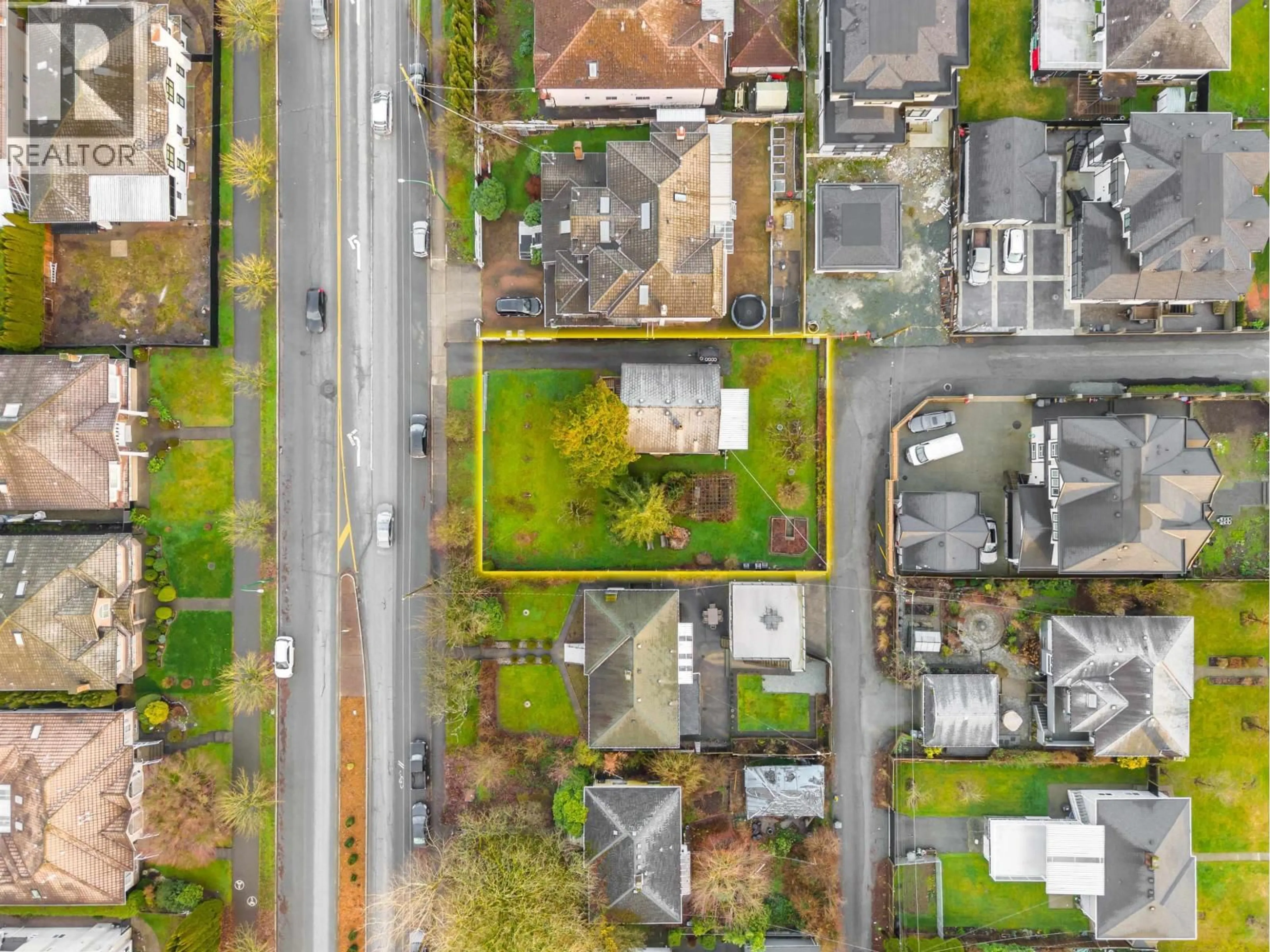 A pic from outside/outdoor area/front of a property/back of a property/a pic from drone, street for 3786 MOSCROP STREET, Burnaby British Columbia V5G2C8