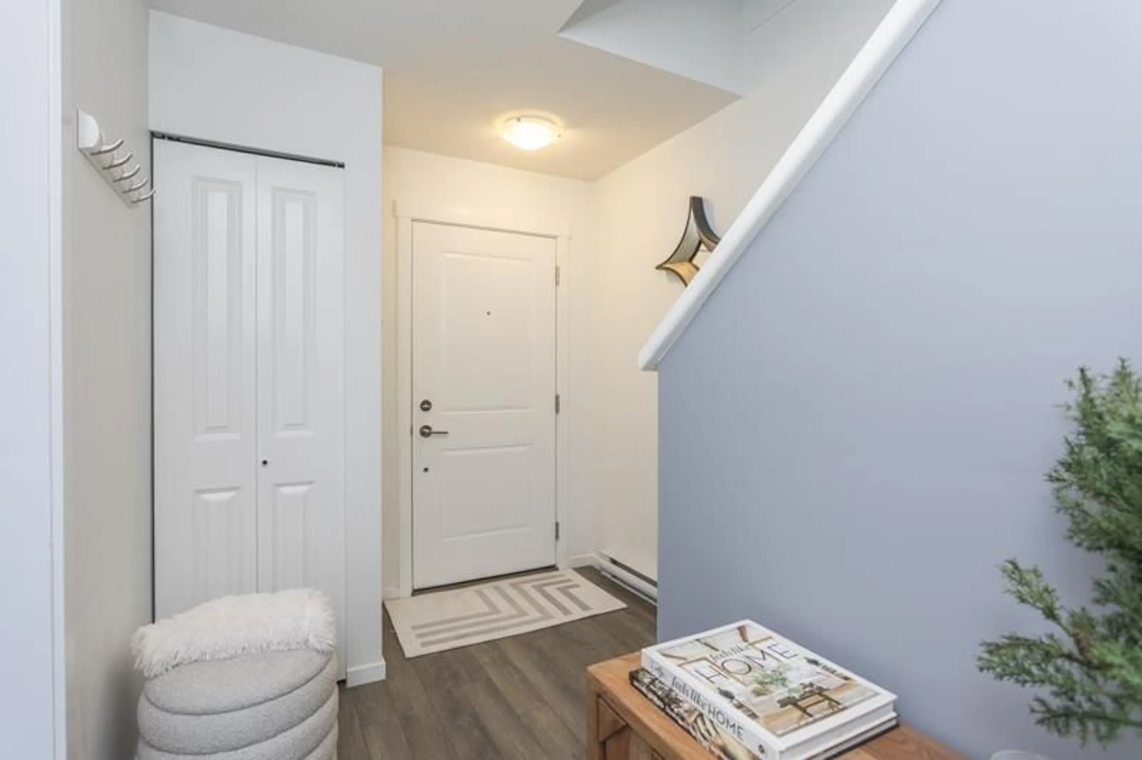 Indoor entryway for 76 - 158 171 STREET, Surrey British Columbia V3Z0X1