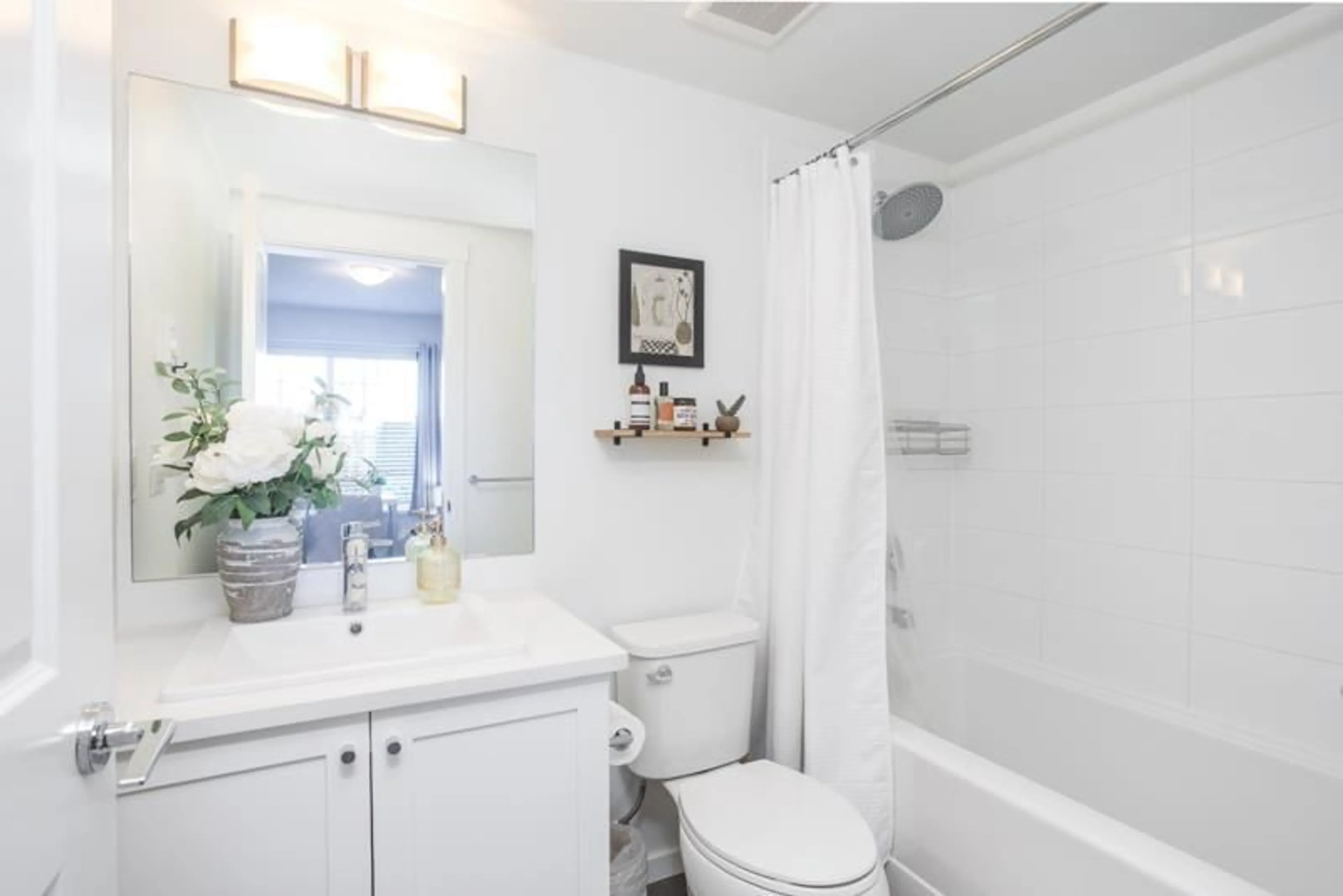 Standard bathroom, ceramic/tile floor for 76 - 158 171 STREET, Surrey British Columbia V3Z0X1