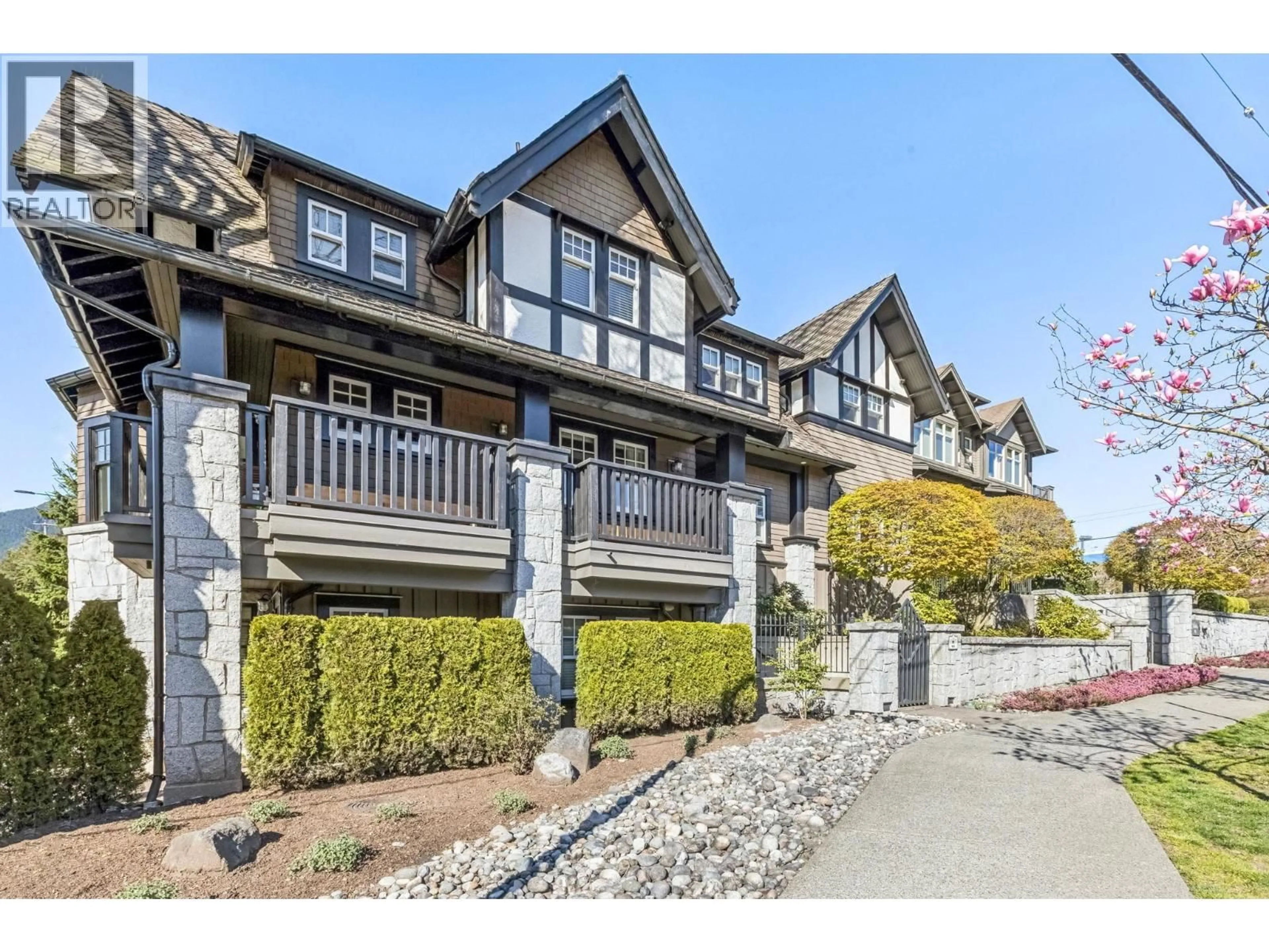 Unknown for 207 - 116 23RD STREET, North Vancouver British Columbia V7M2A9