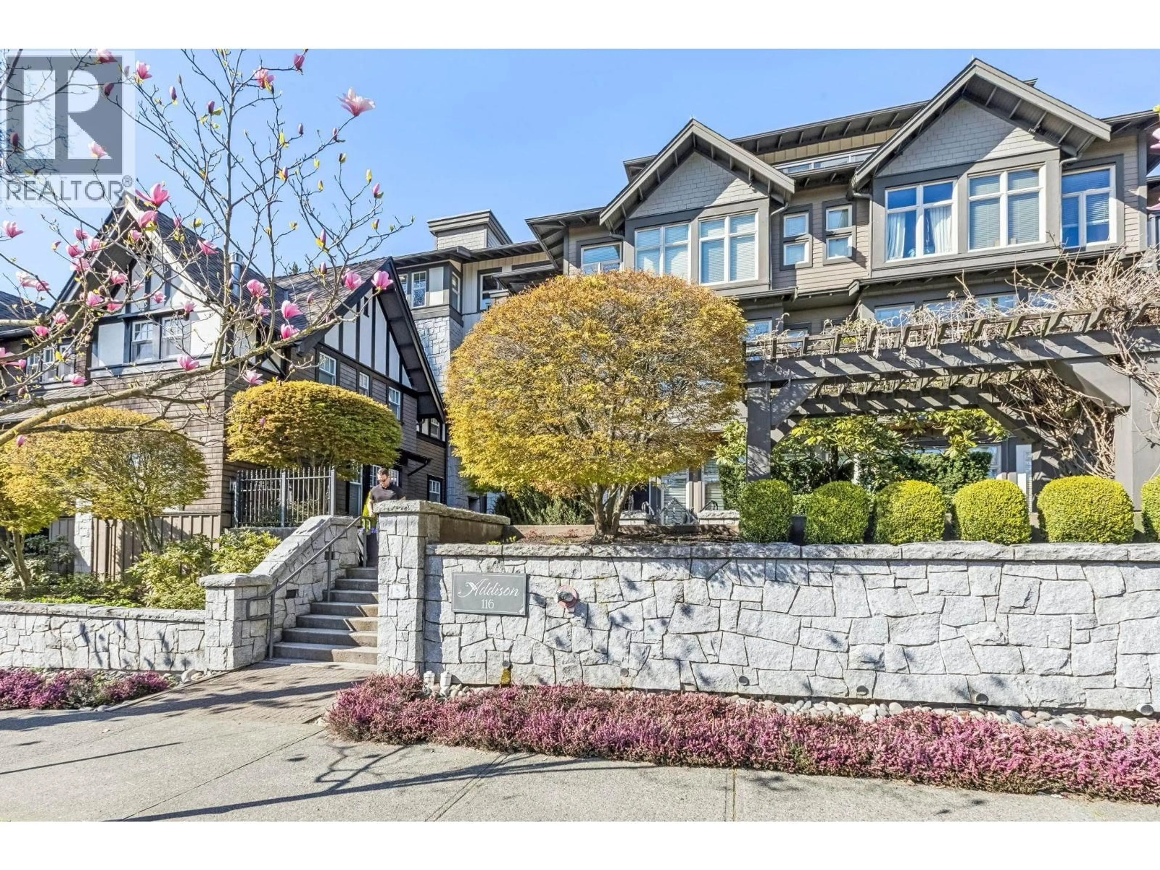 Unknown for 207 - 116 23RD STREET, North Vancouver British Columbia V7M2A9