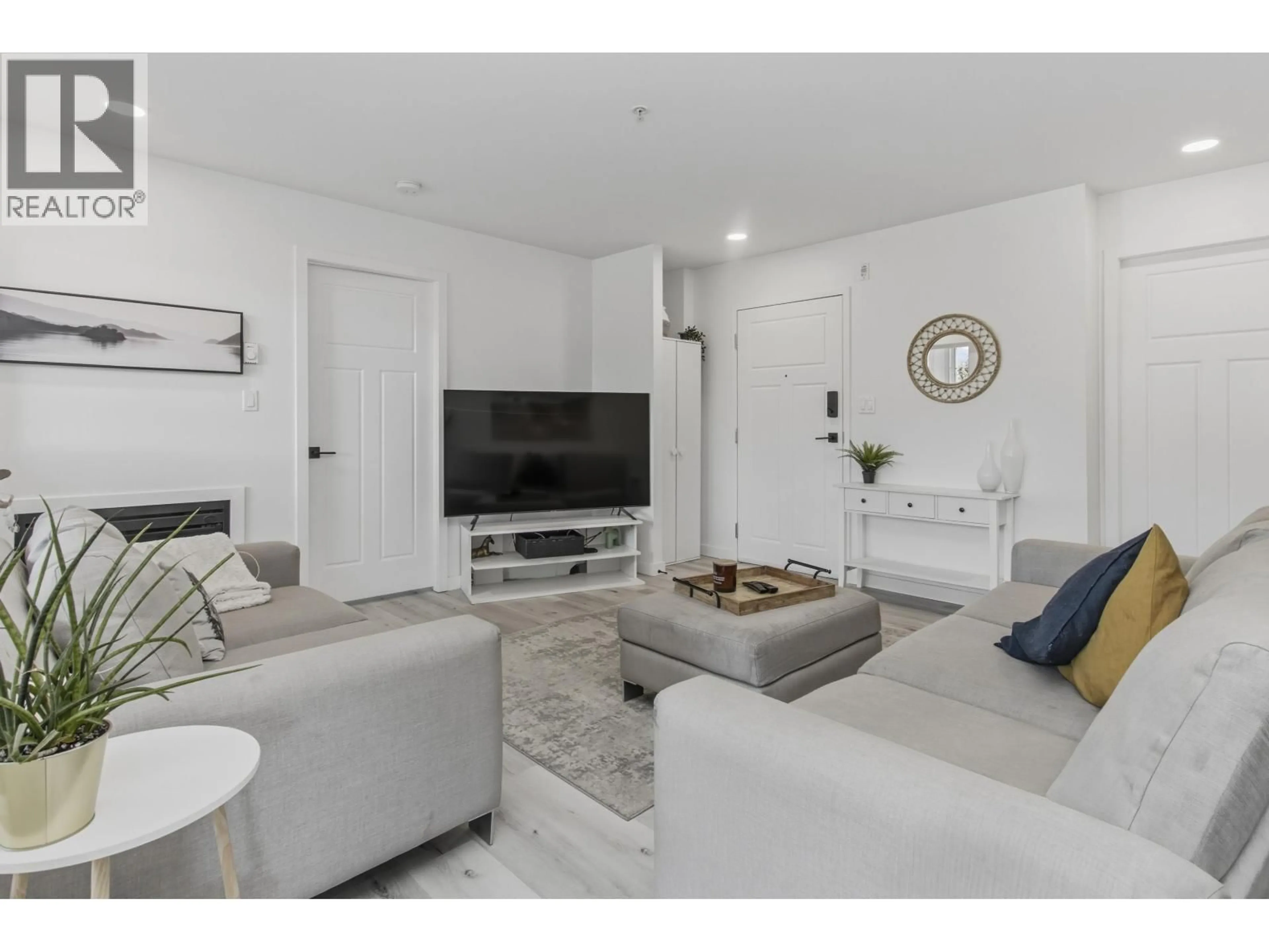 Living room with furniture, unknown for 406 - 1212 MAIN STREET, Squamish British Columbia V8B0S1