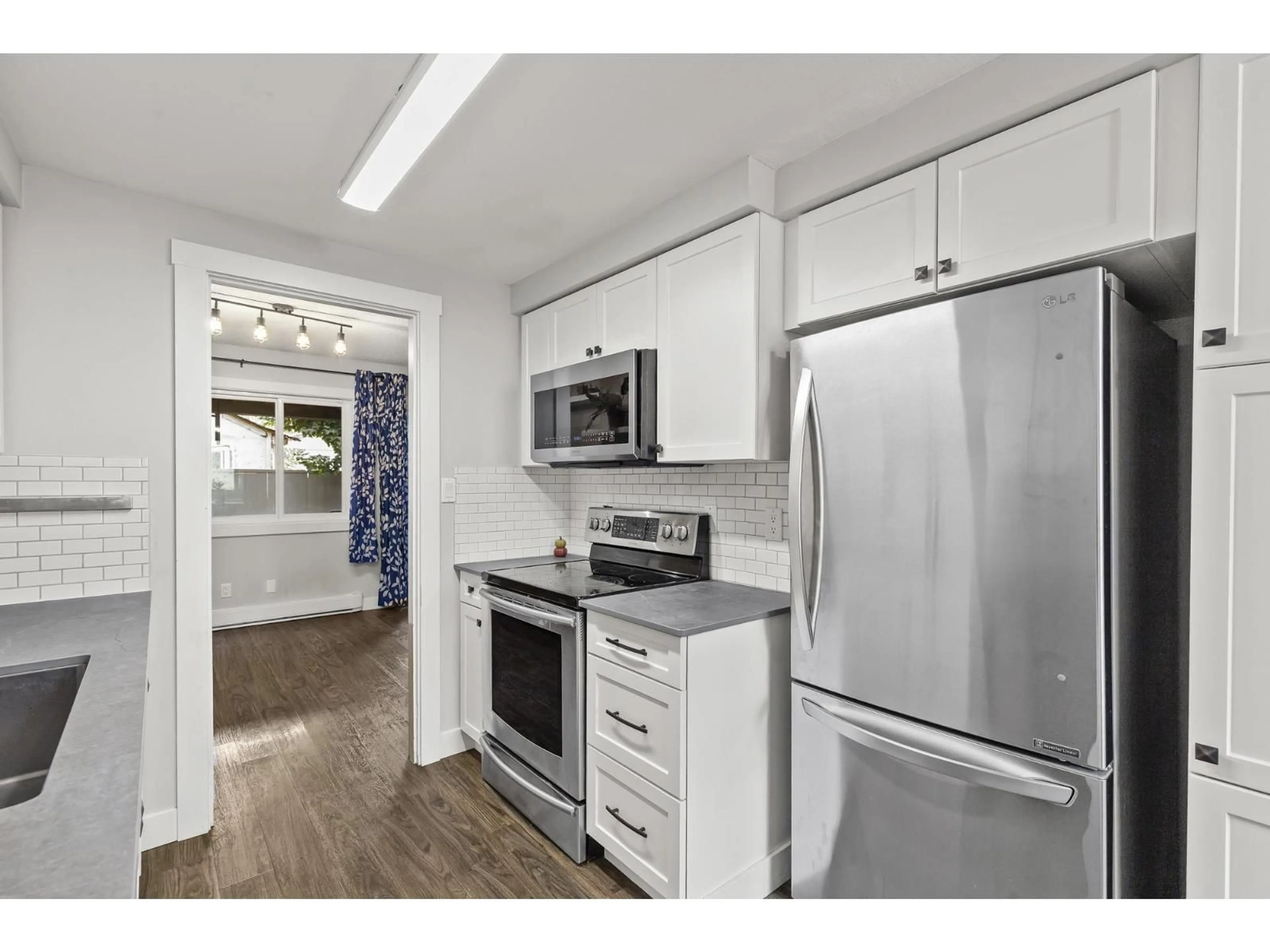 Standard kitchen, unknown for 46 - 46689 FIRST AVENUE, Chilliwack British Columbia V2P1X5