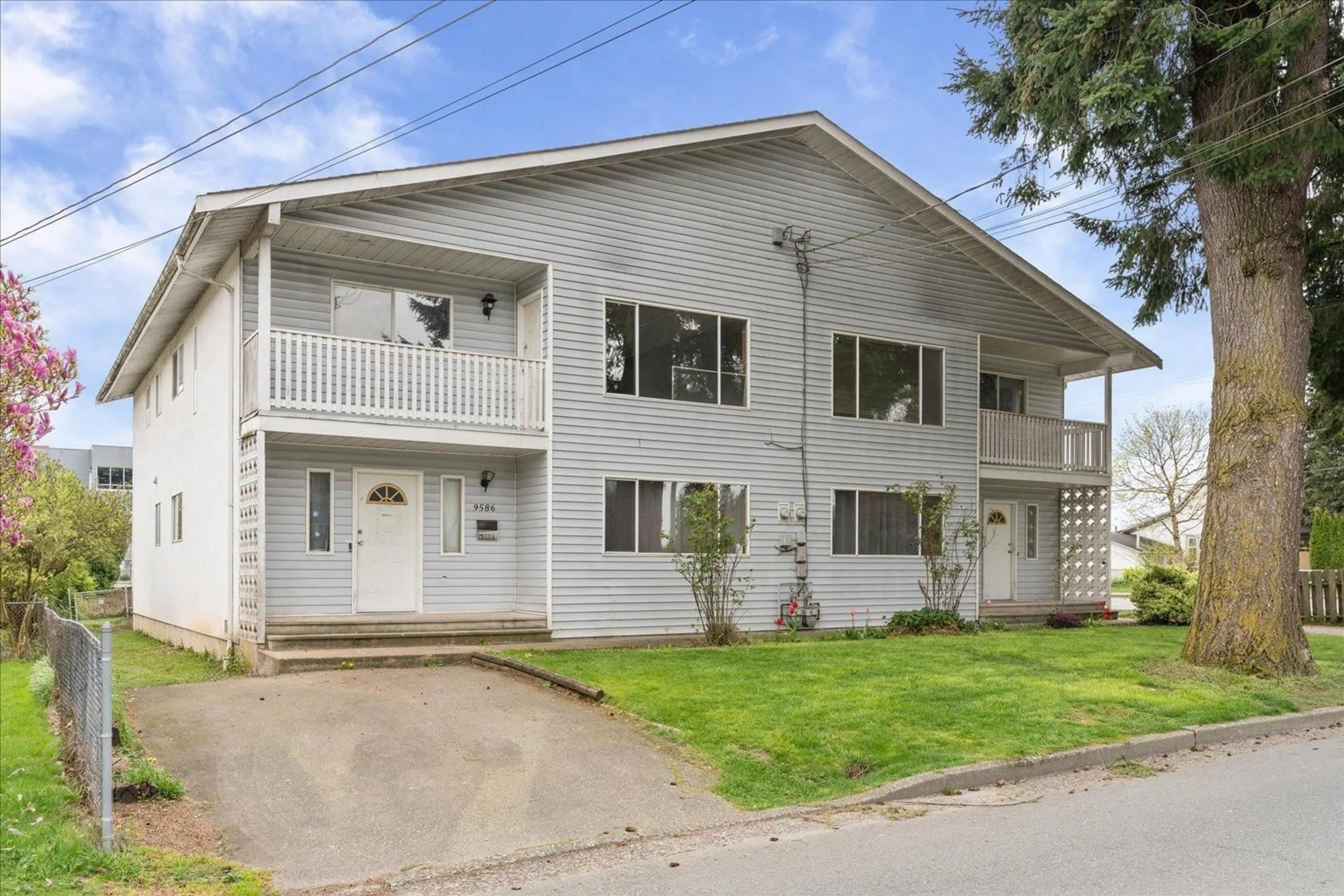 Home with vinyl exterior material, street for 9584- - 9586 WILLIAMS STREET, Chilliwack British Columbia V2P5G4