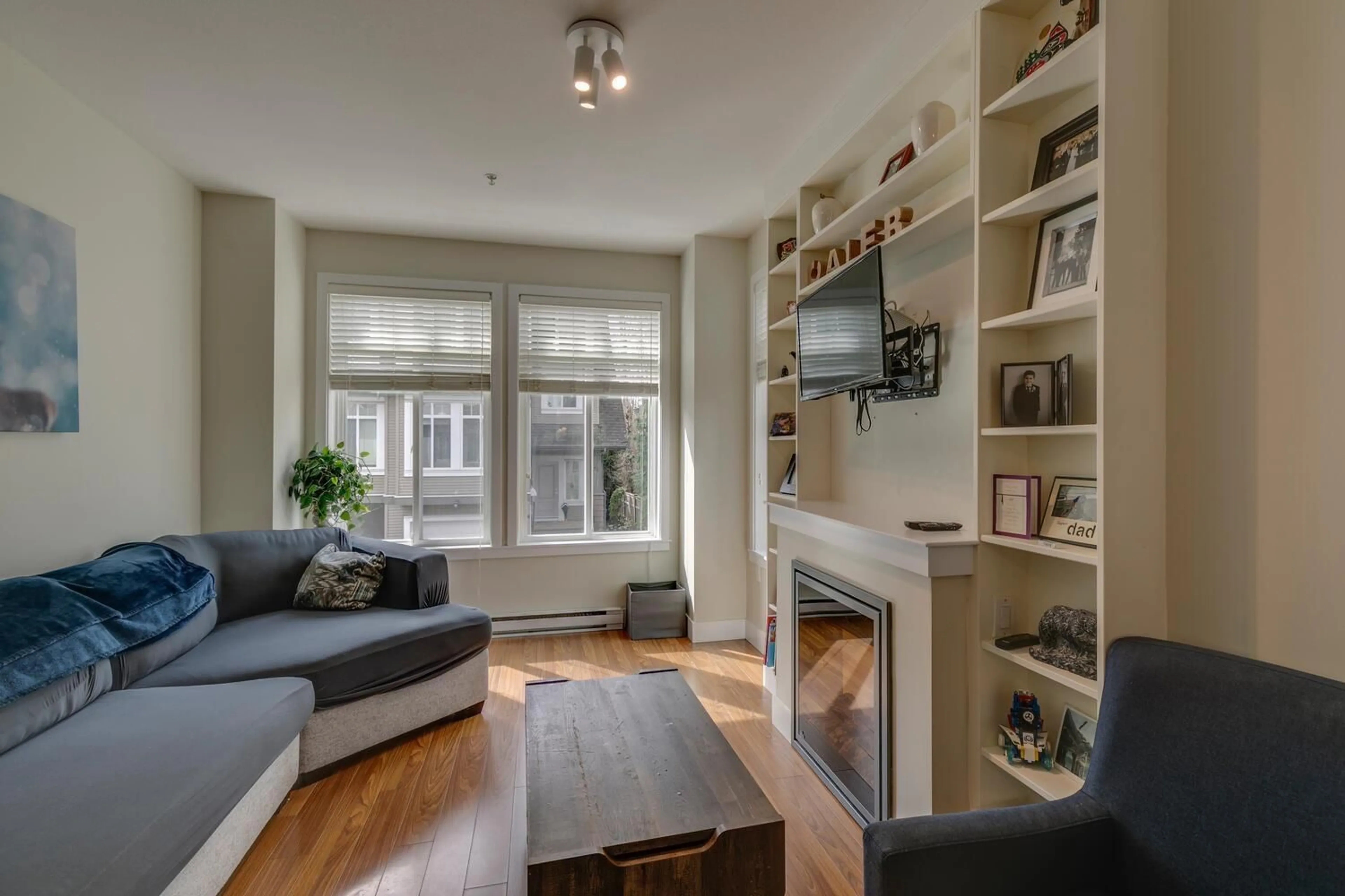 Living room with furniture, wood/laminate floor for 34 - 8250 209B STREET, Langley British Columbia V2Y0J7