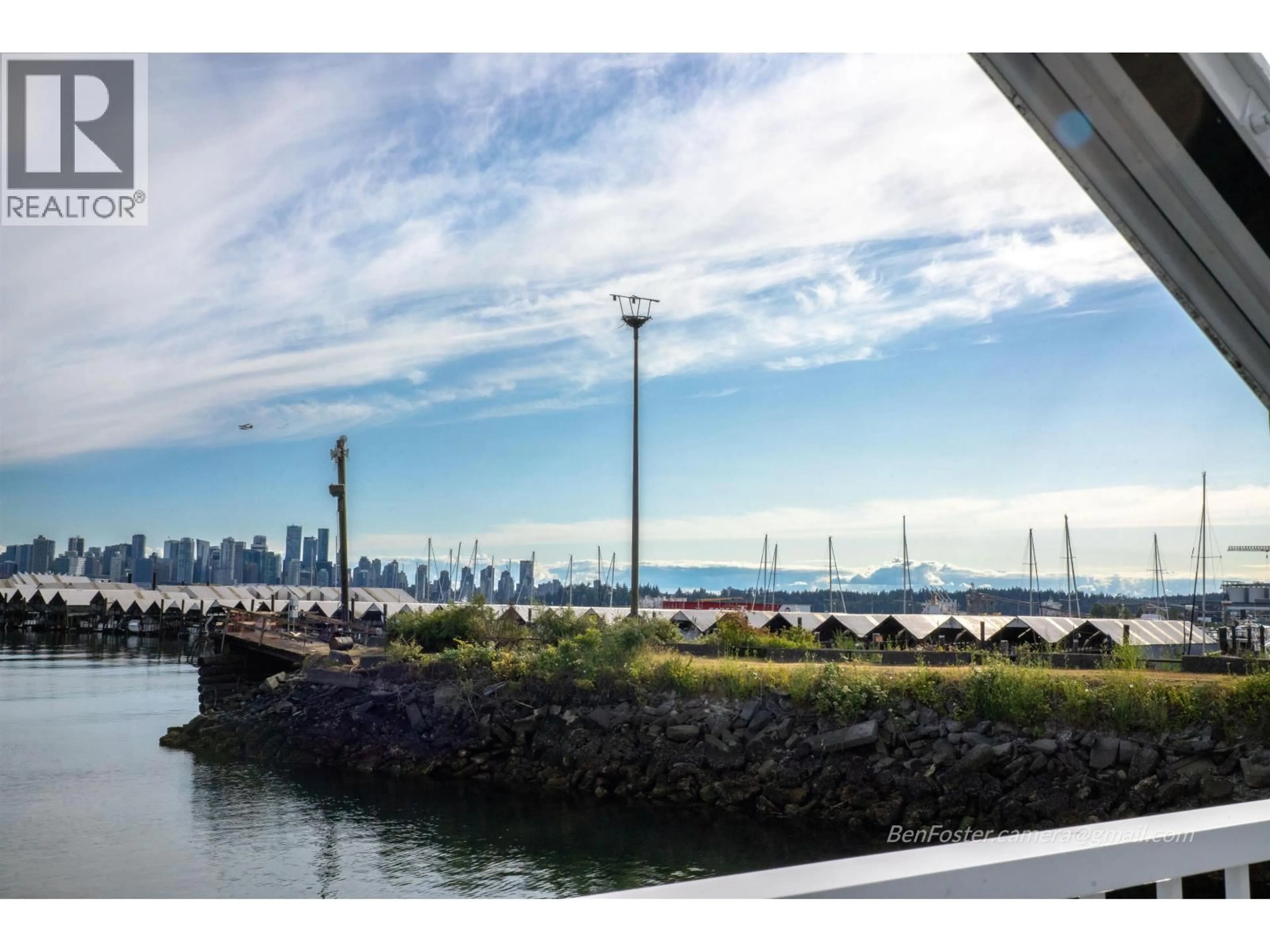 Blurry image for 415 ESPLANADE AVENUE, North Vancouver British Columbia V7M1A4