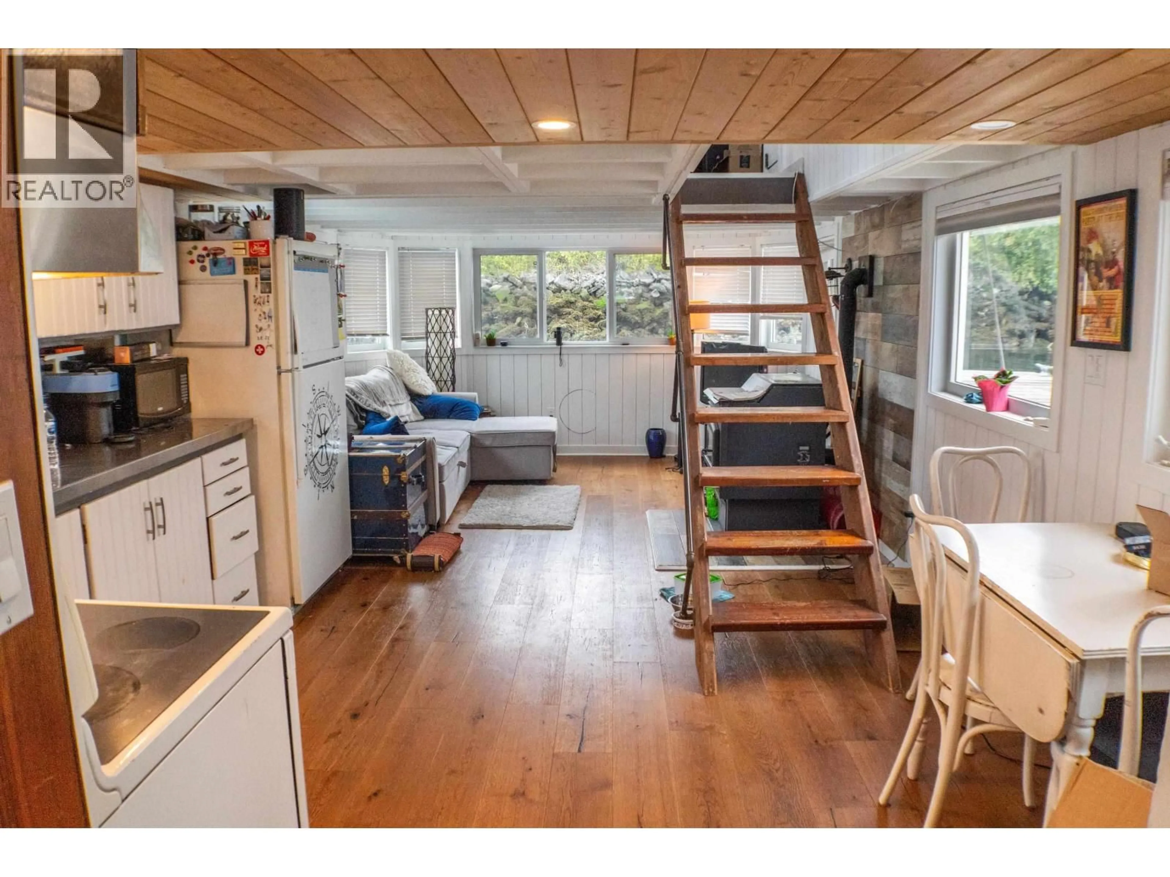 Unknown for 415 ESPLANADE AVENUE, North Vancouver British Columbia V7M1A4