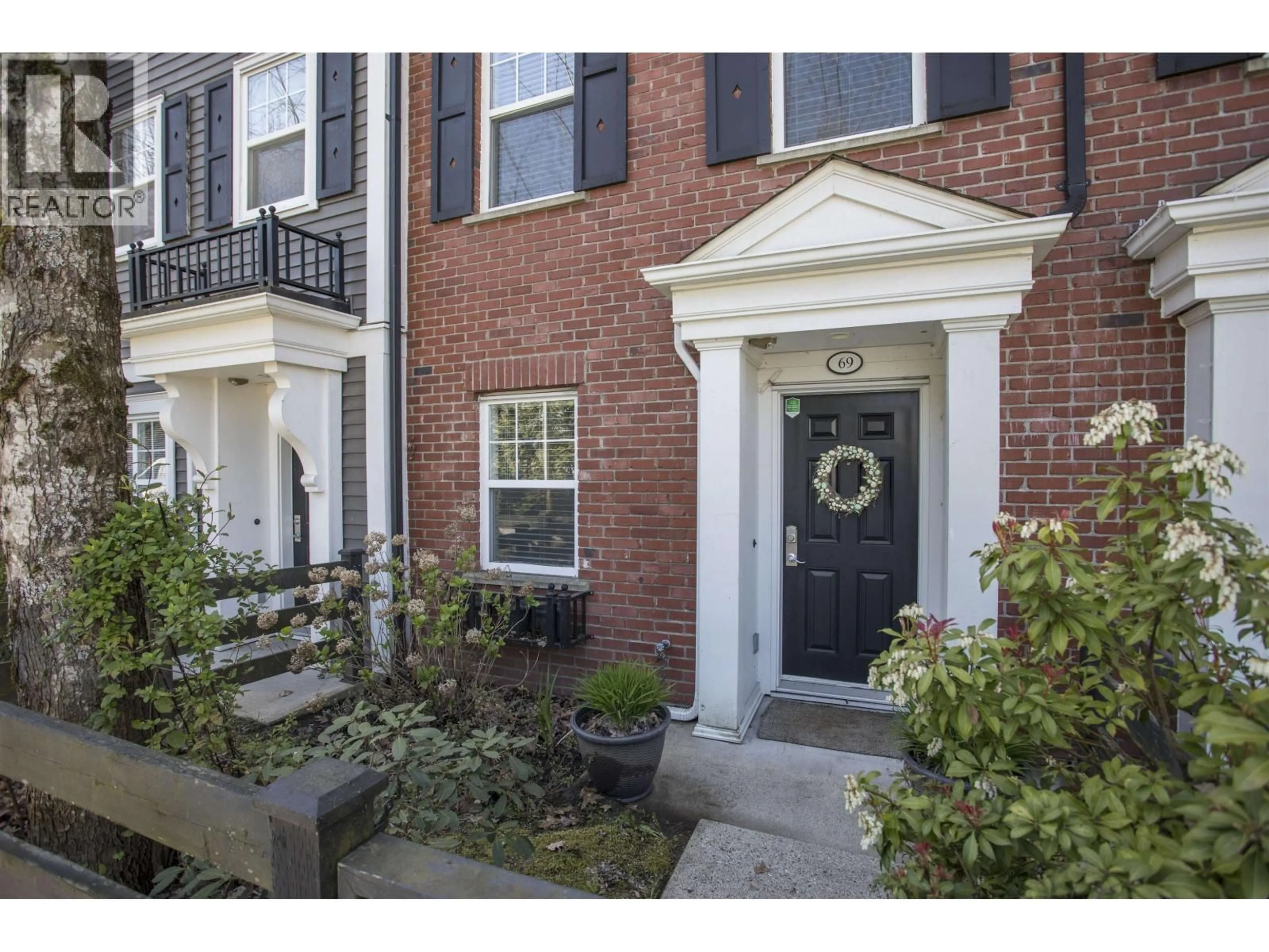 Home with brick exterior material, street for 69 - 19572 FRASER WAY, Pitt Meadows British Columbia V3Y0A9