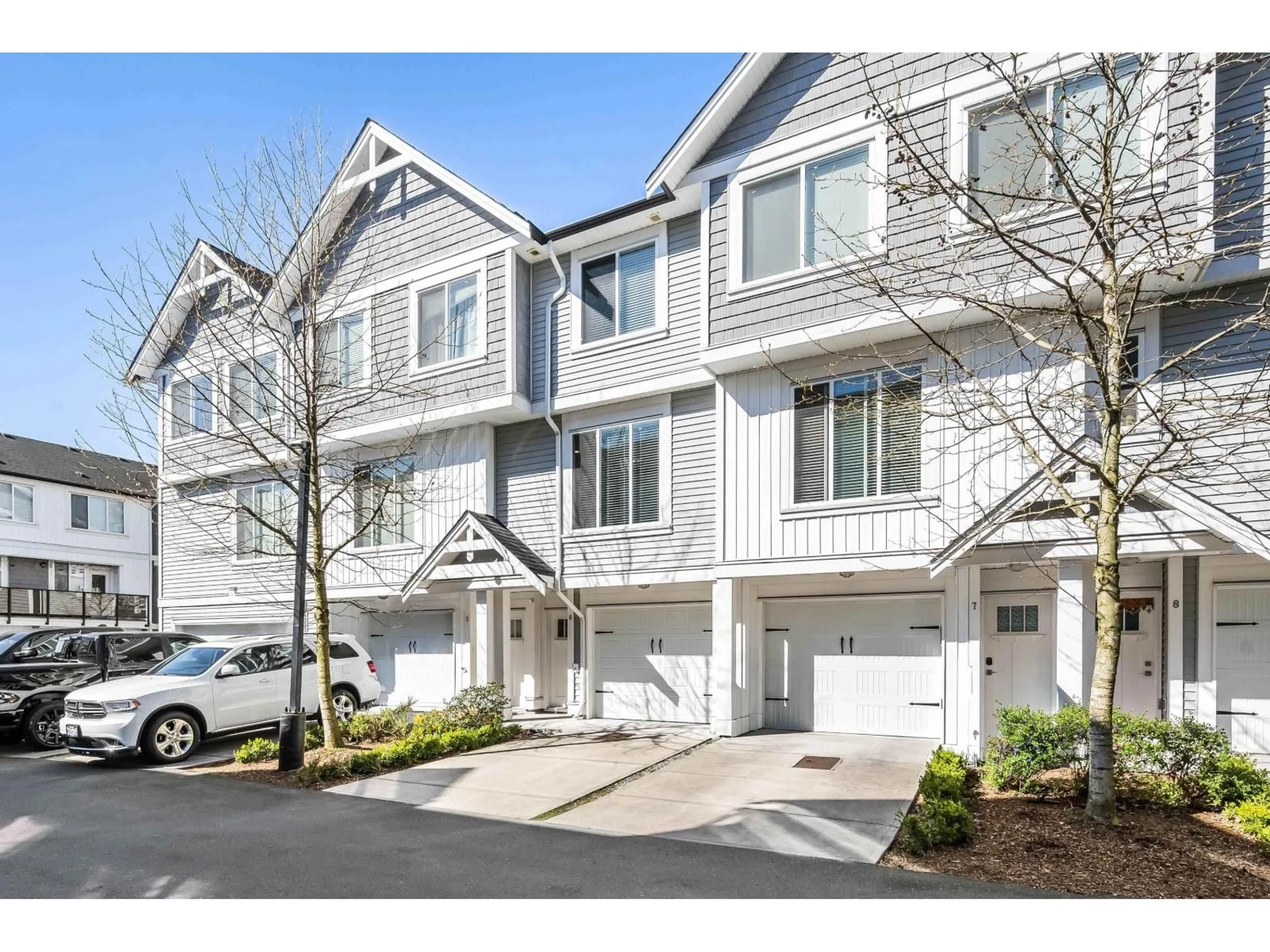 Home with vinyl exterior material, street for 6 - 32043 MT WADDINGTON AVENUE, Abbotsford British Columbia V2T0H1