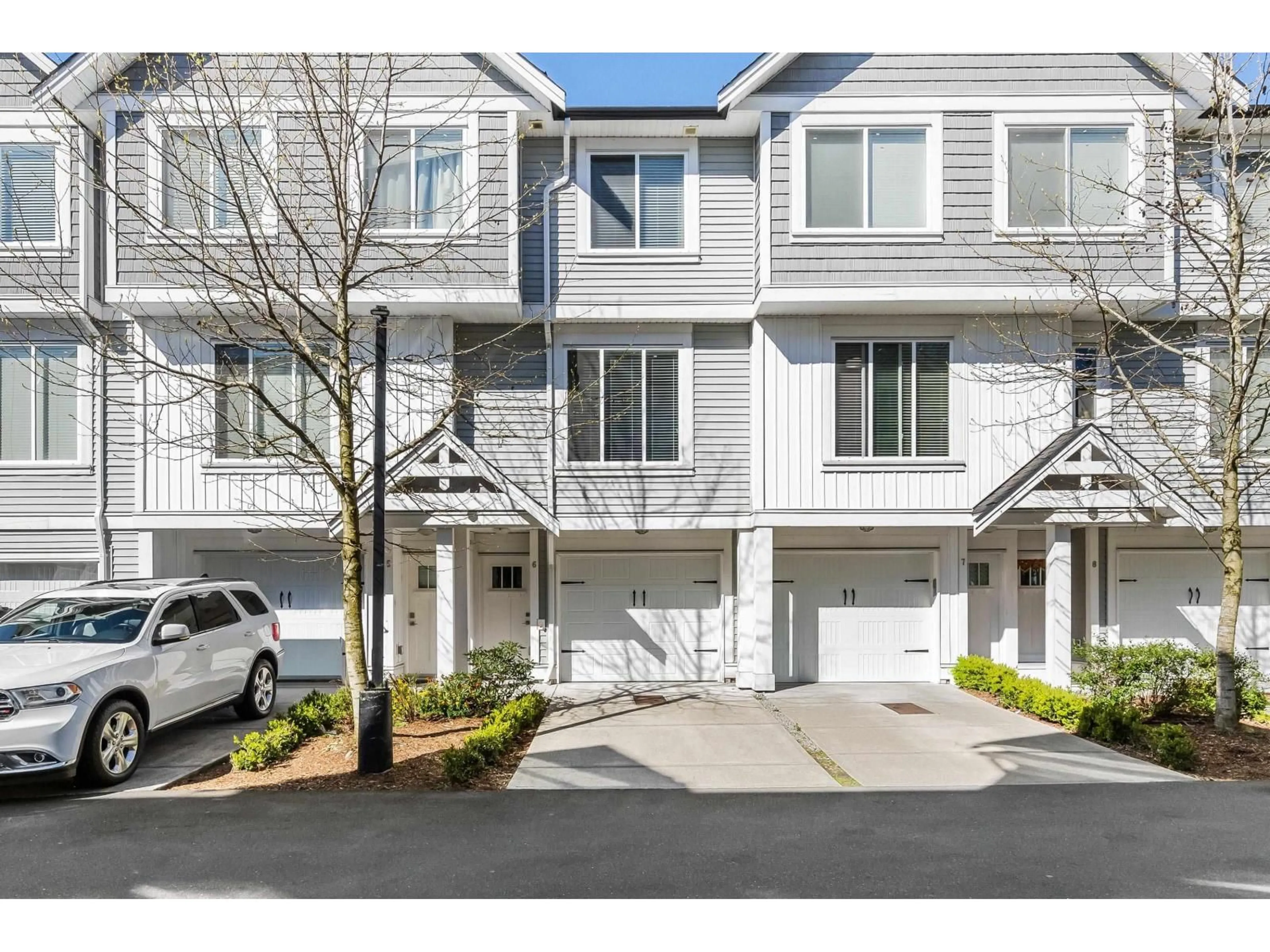 Home with vinyl exterior material, street for 6 - 32043 MT WADDINGTON AVENUE, Abbotsford British Columbia V2T0H1