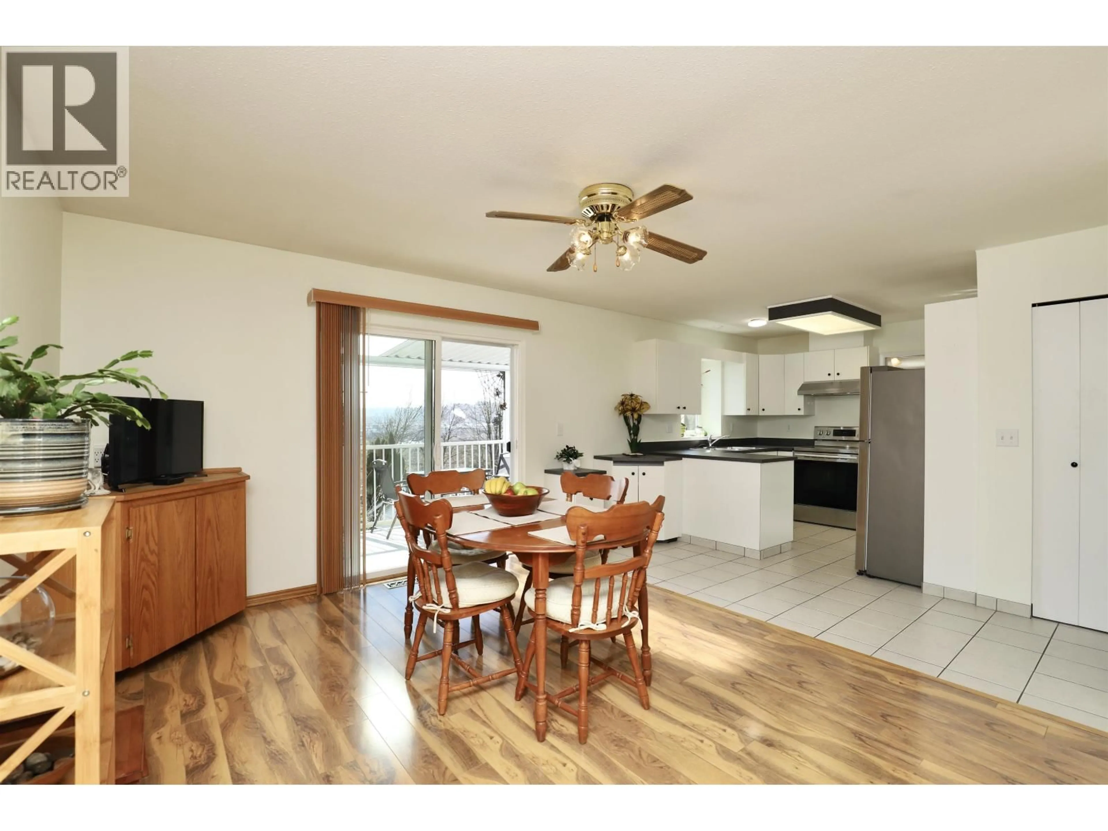 Open concept kitchen, wood/laminate floor for 93 WARRICK STREET, Coquitlam British Columbia V3K5L3