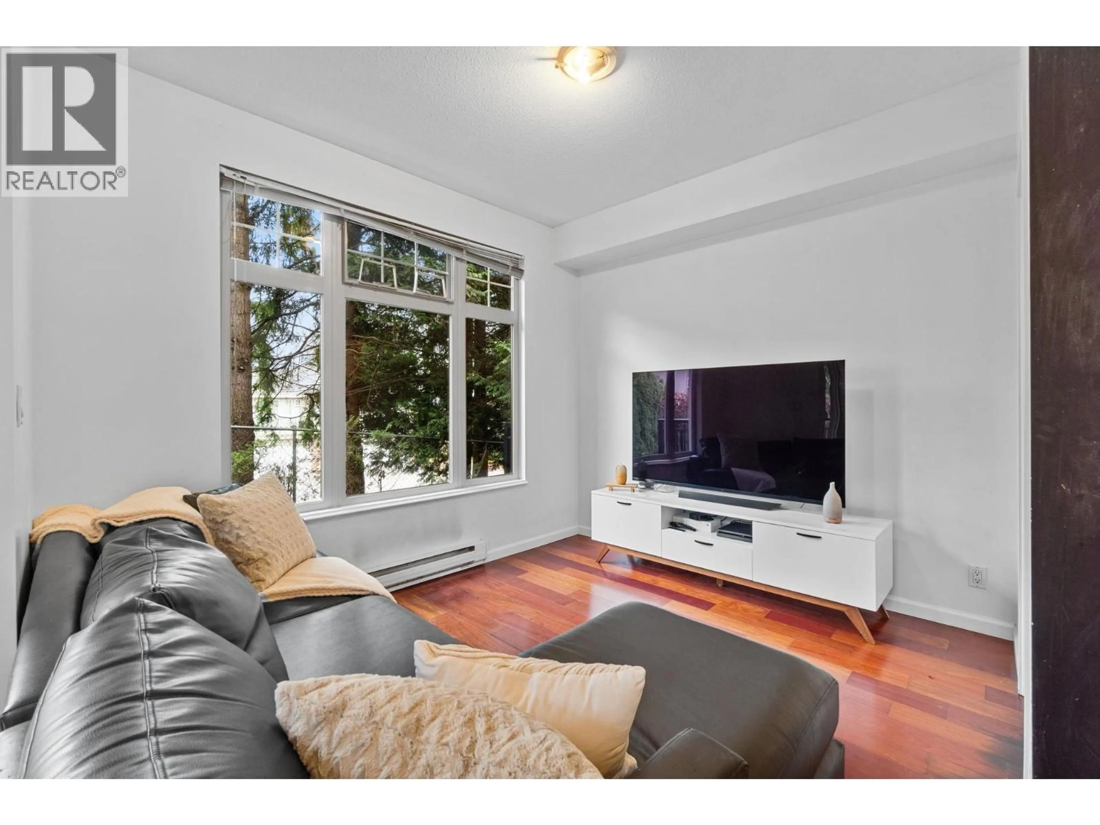 Living room with furniture, wood/laminate floor for 13 - 245 FRANCIS WAY, New Westminster British Columbia V3L0A7