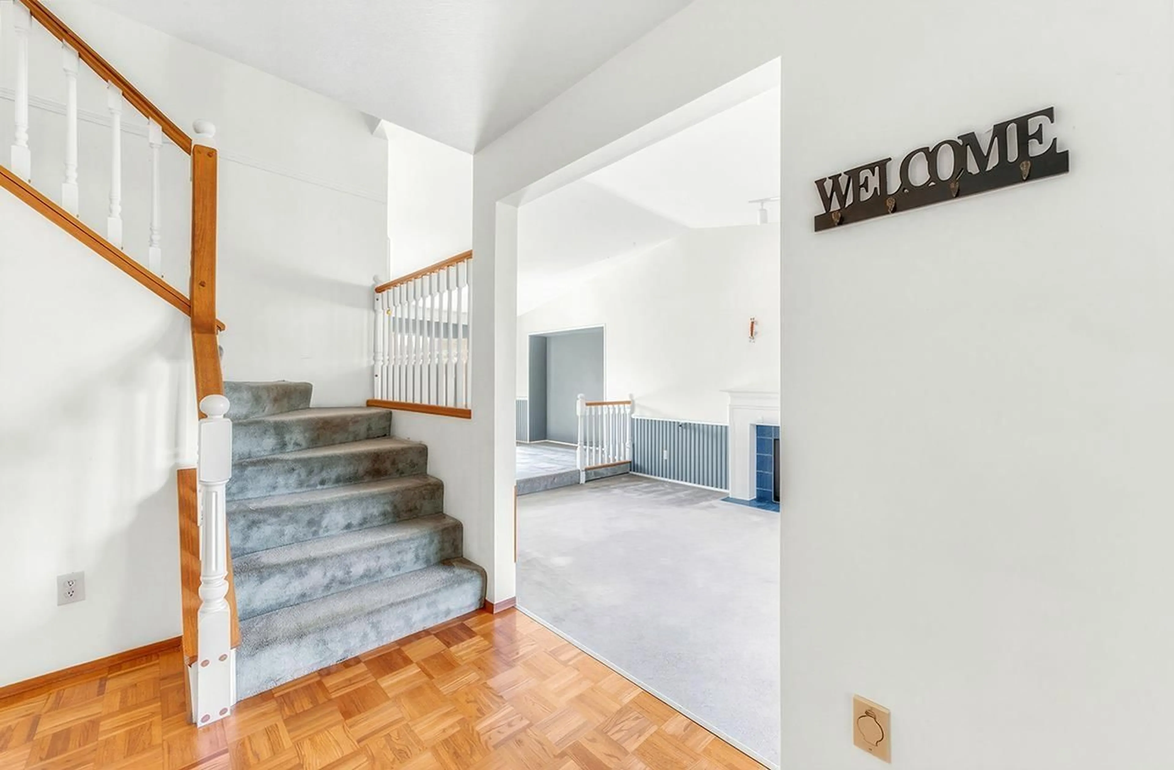 Indoor foyer for 19798 34A AVENUE, Langley British Columbia V3A7W6