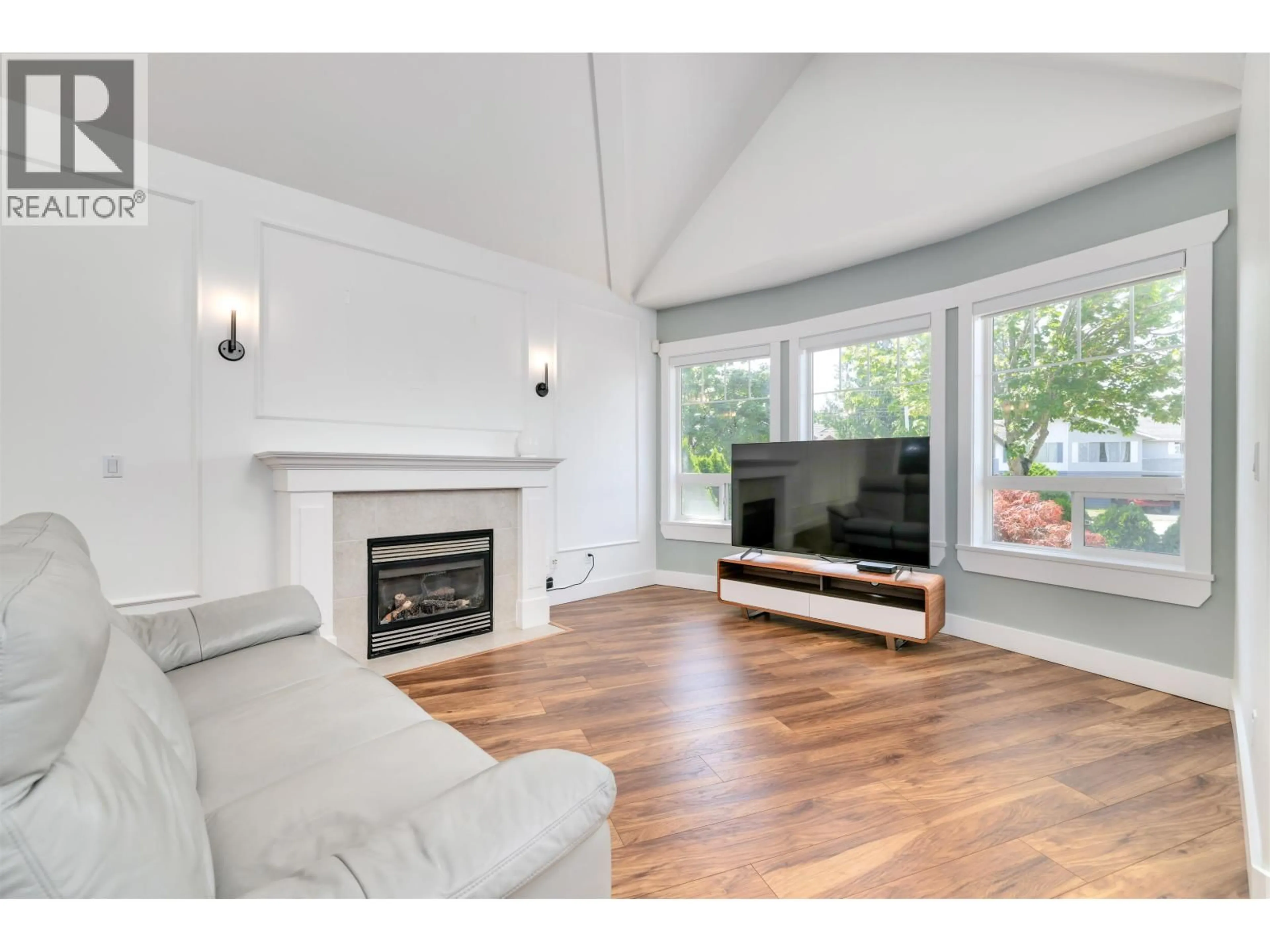 Living room with furniture, wood/laminate floor for 6982 BARNARD DRIVE, Richmond British Columbia V7C5T5