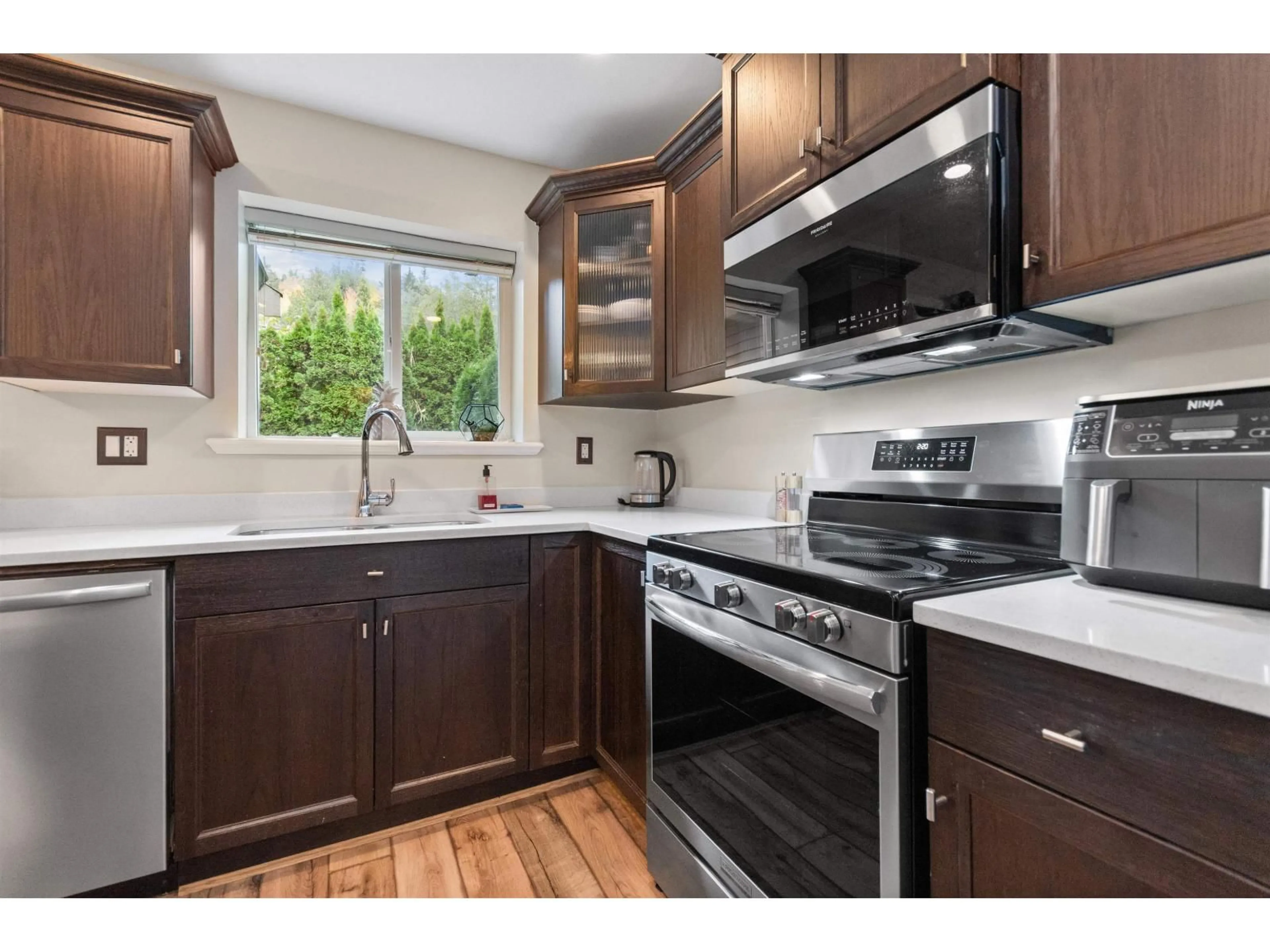 Standard kitchen, wood/laminate floor for 18 - 46832 HUDSON ROAD, Chilliwack British Columbia V2R0L9