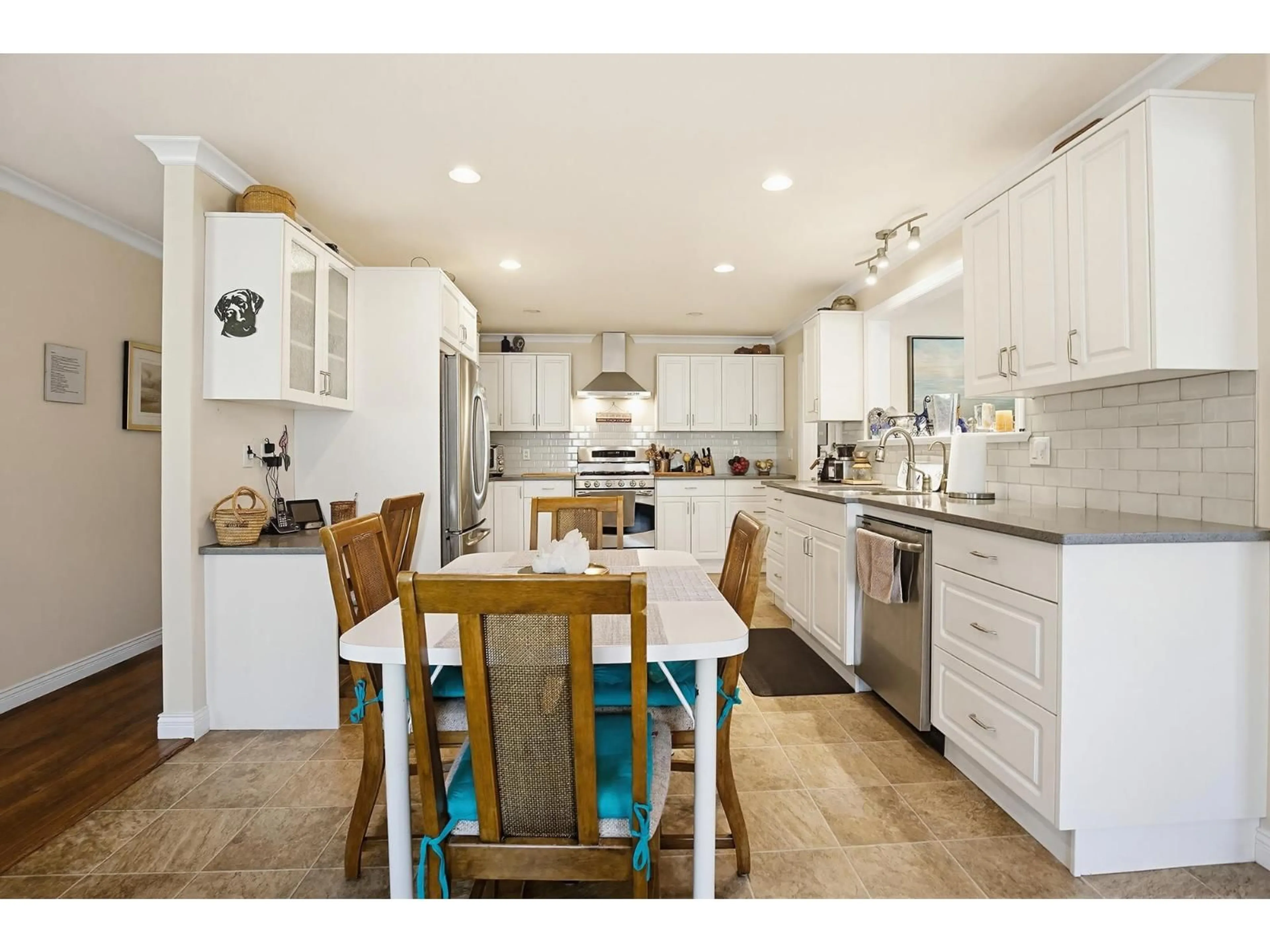 Open concept kitchen, unknown for 7762 FIR STREET, Mission British Columbia V2V4N5