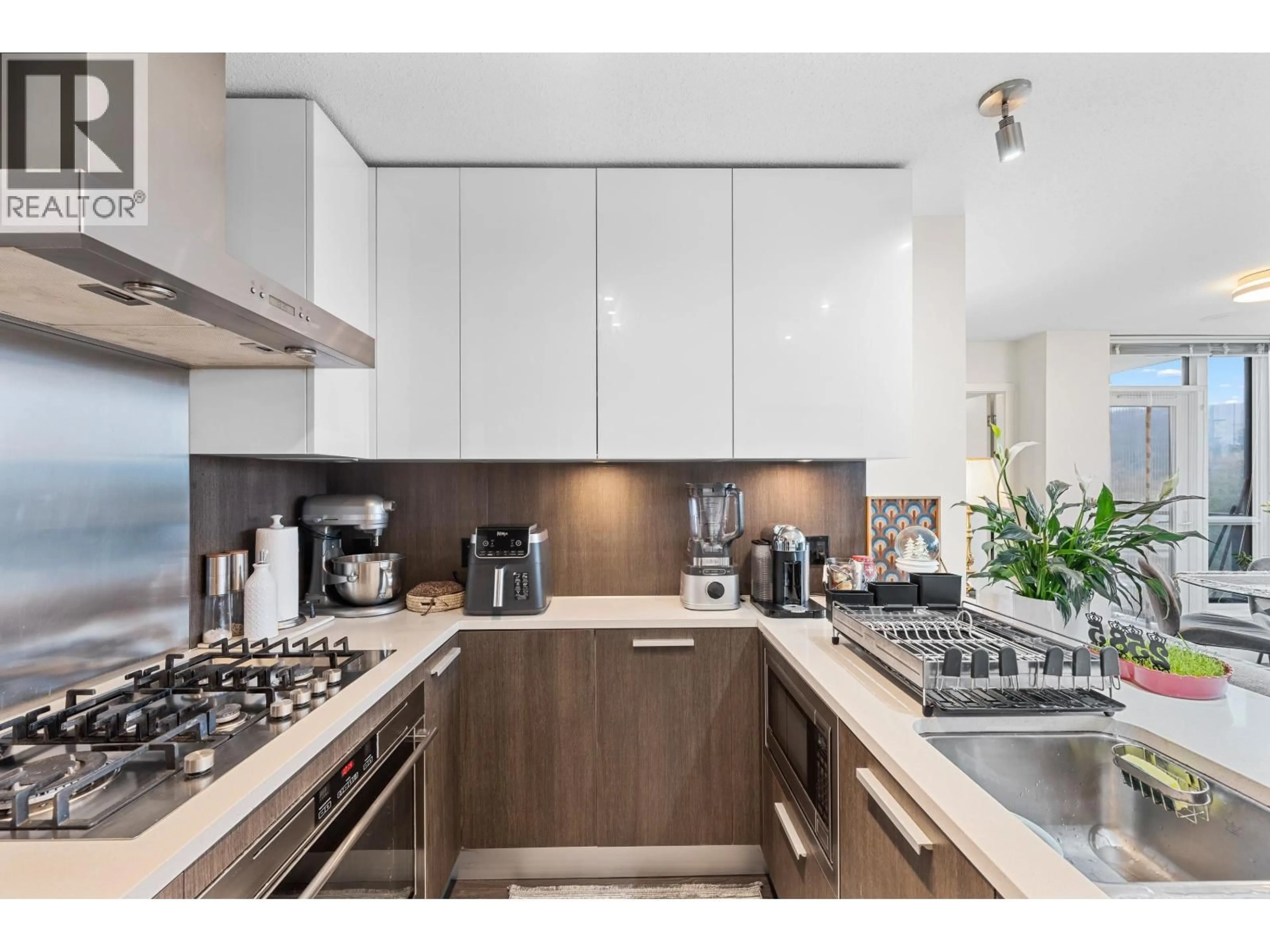 Contemporary kitchen, unknown for 1102 - 3007 GLEN DRIVE, Coquitlam British Columbia V3B0L8