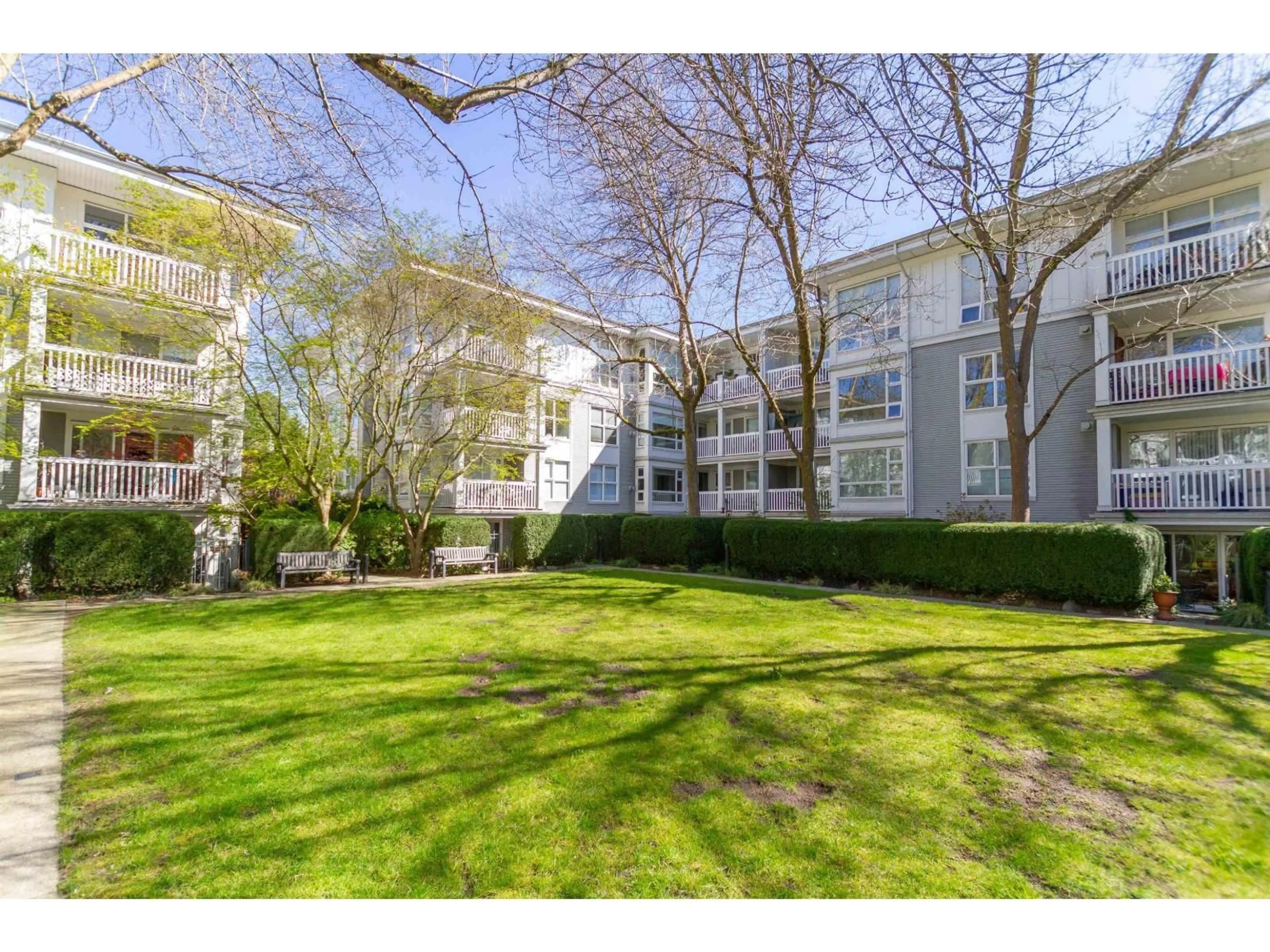 A pic from outside/outdoor area/front of a property/back of a property/a pic from drone, unknown for 621 - 31955 OLD YALE ROAD, Abbotsford British Columbia V2T4N1