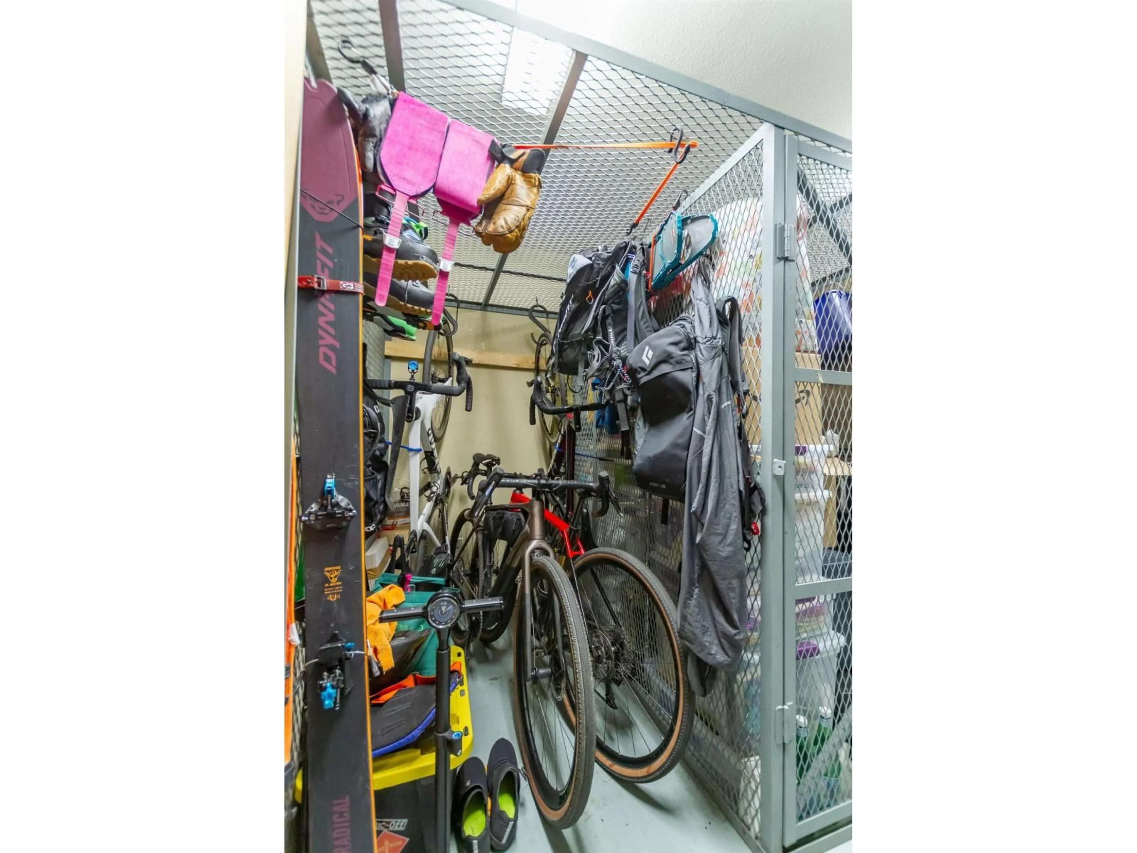 Indoor garage for 621 - 31955 OLD YALE ROAD, Abbotsford British Columbia V2T4N1