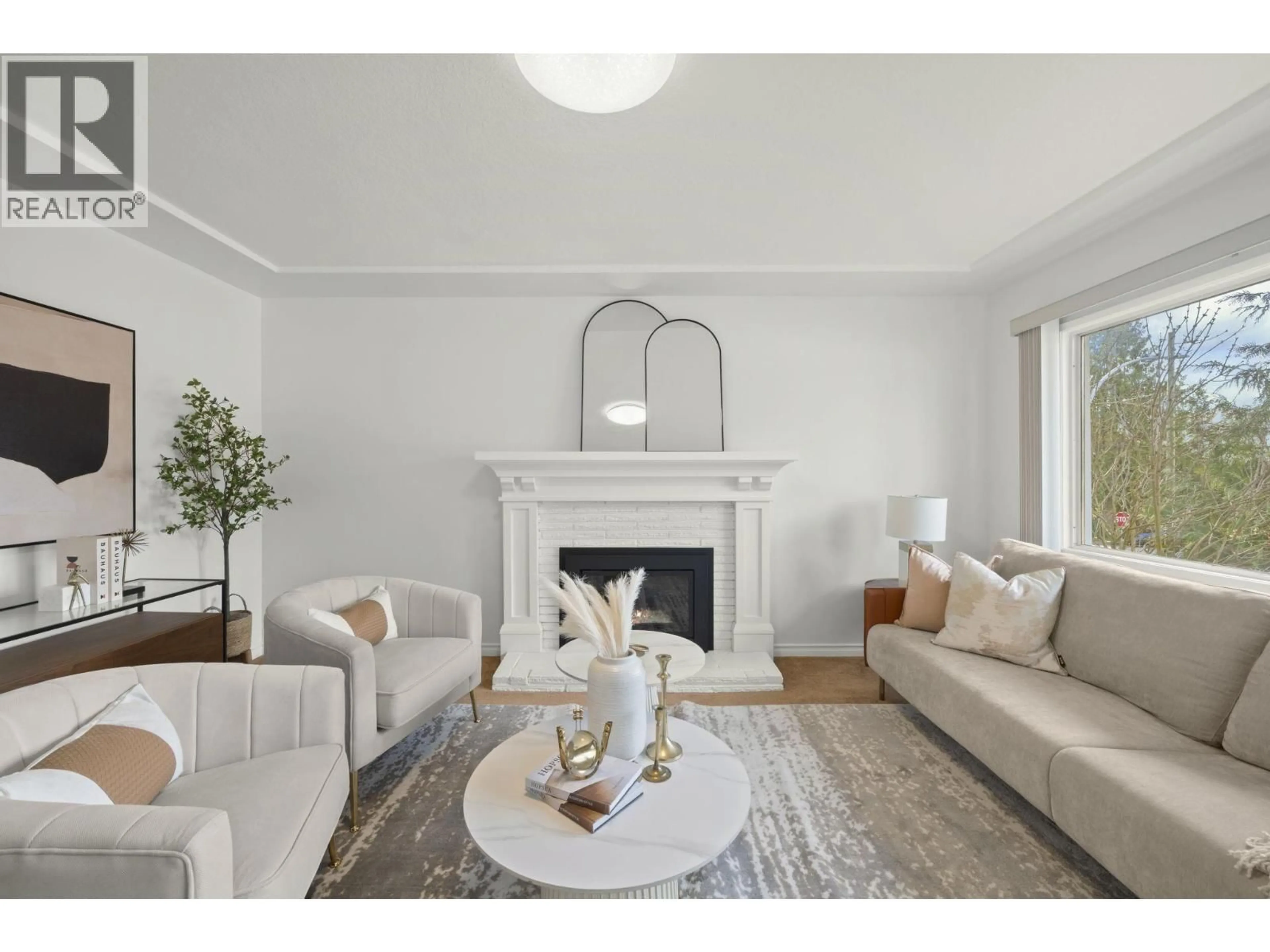 Living room with furniture, unknown for 7776 DAVIES STREET, Burnaby British Columbia V3N3H4