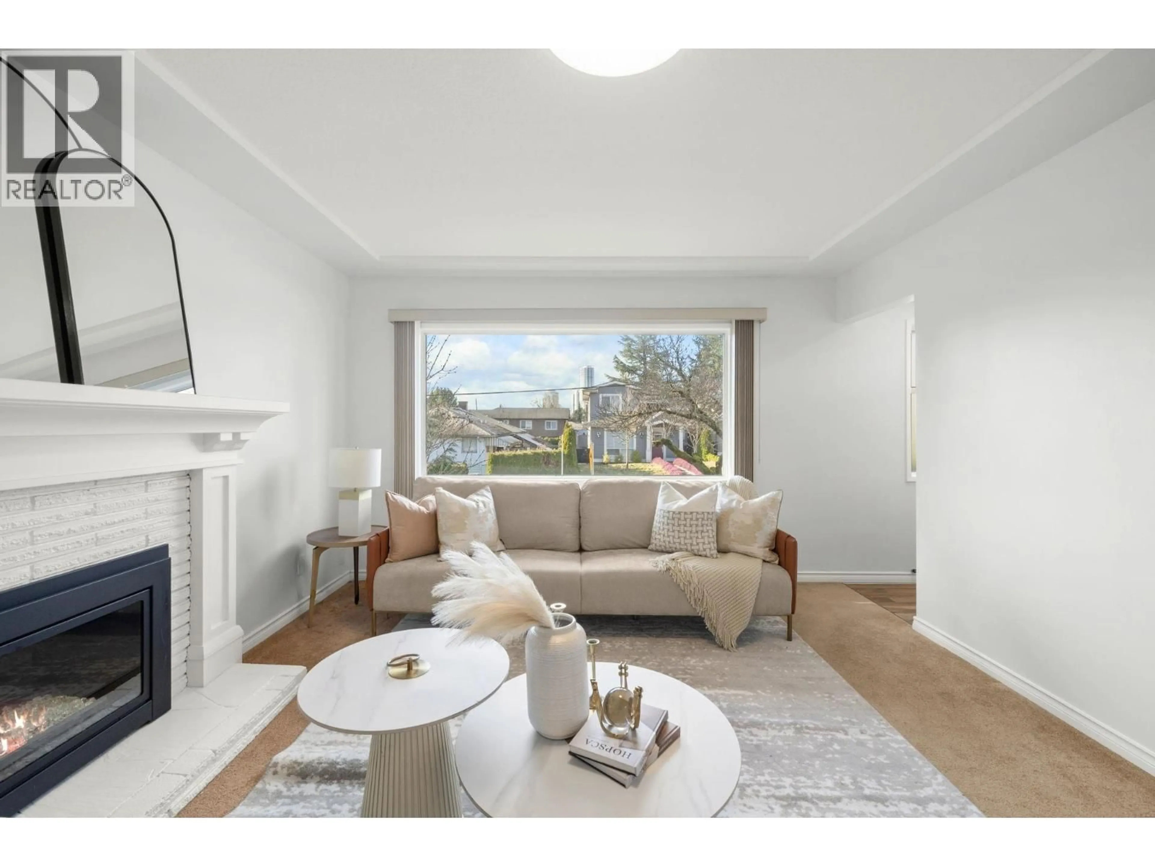 Living room with furniture, unknown for 7776 DAVIES STREET, Burnaby British Columbia V3N3H4