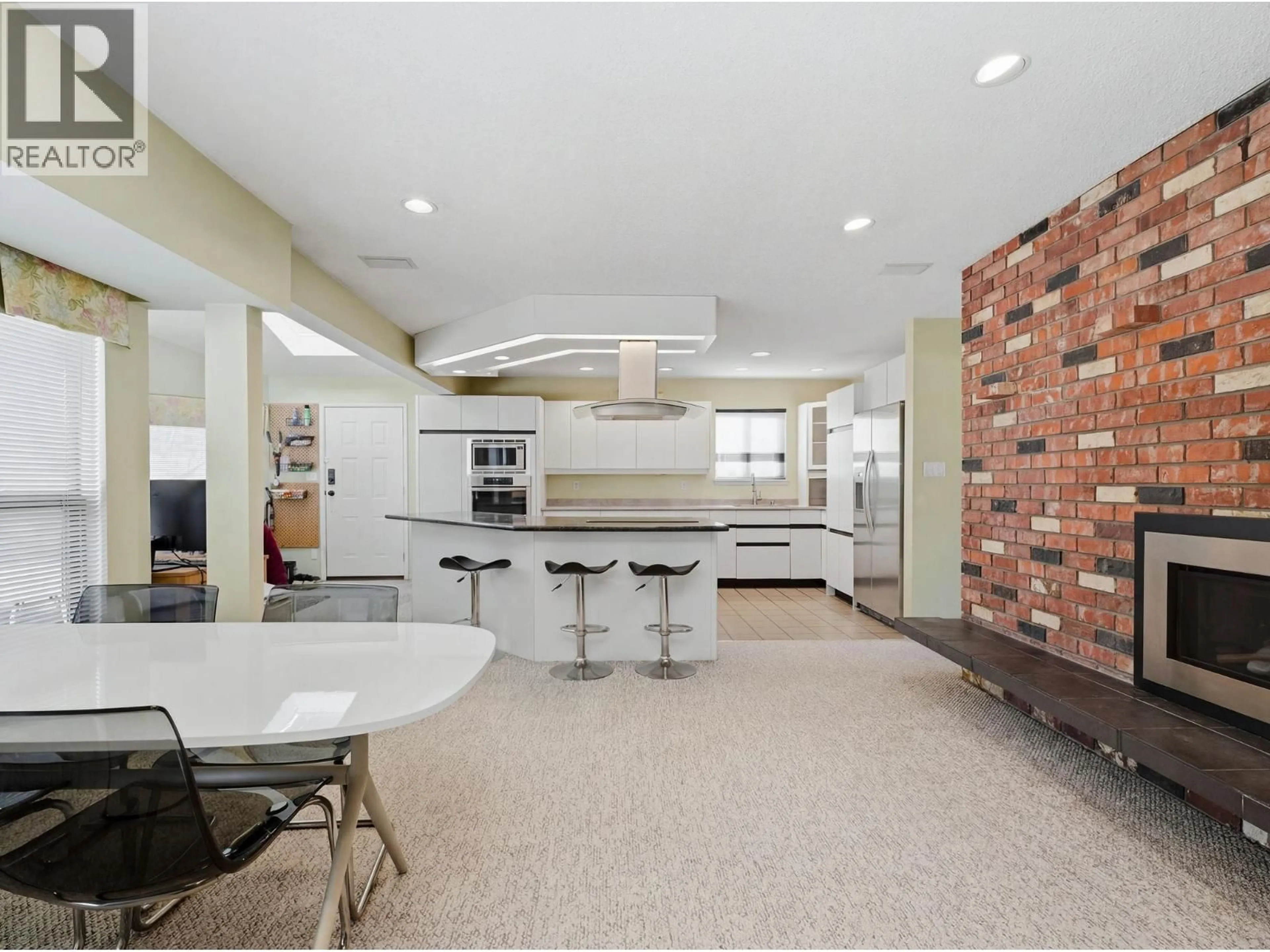 Open concept kitchen, ceramic/tile floor for 4264 FITZGERALD AVENUE, Burnaby British Columbia V5G3R8